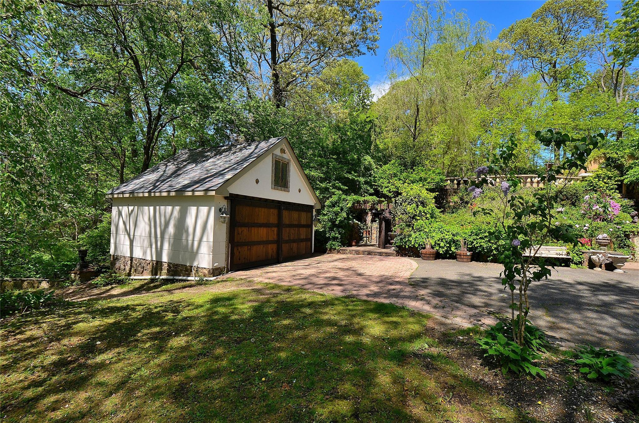 Single Family Dix Hills  Suffolk County, NY 11743, MLS-858411-40