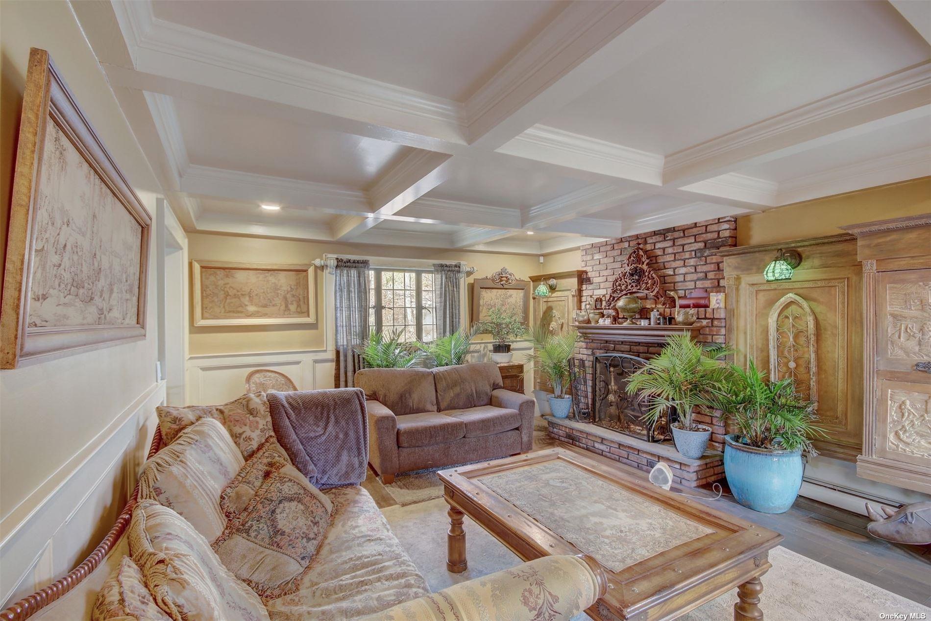 Single Family Dix Hills  Suffolk County, NY 11743, MLS-858411-5
