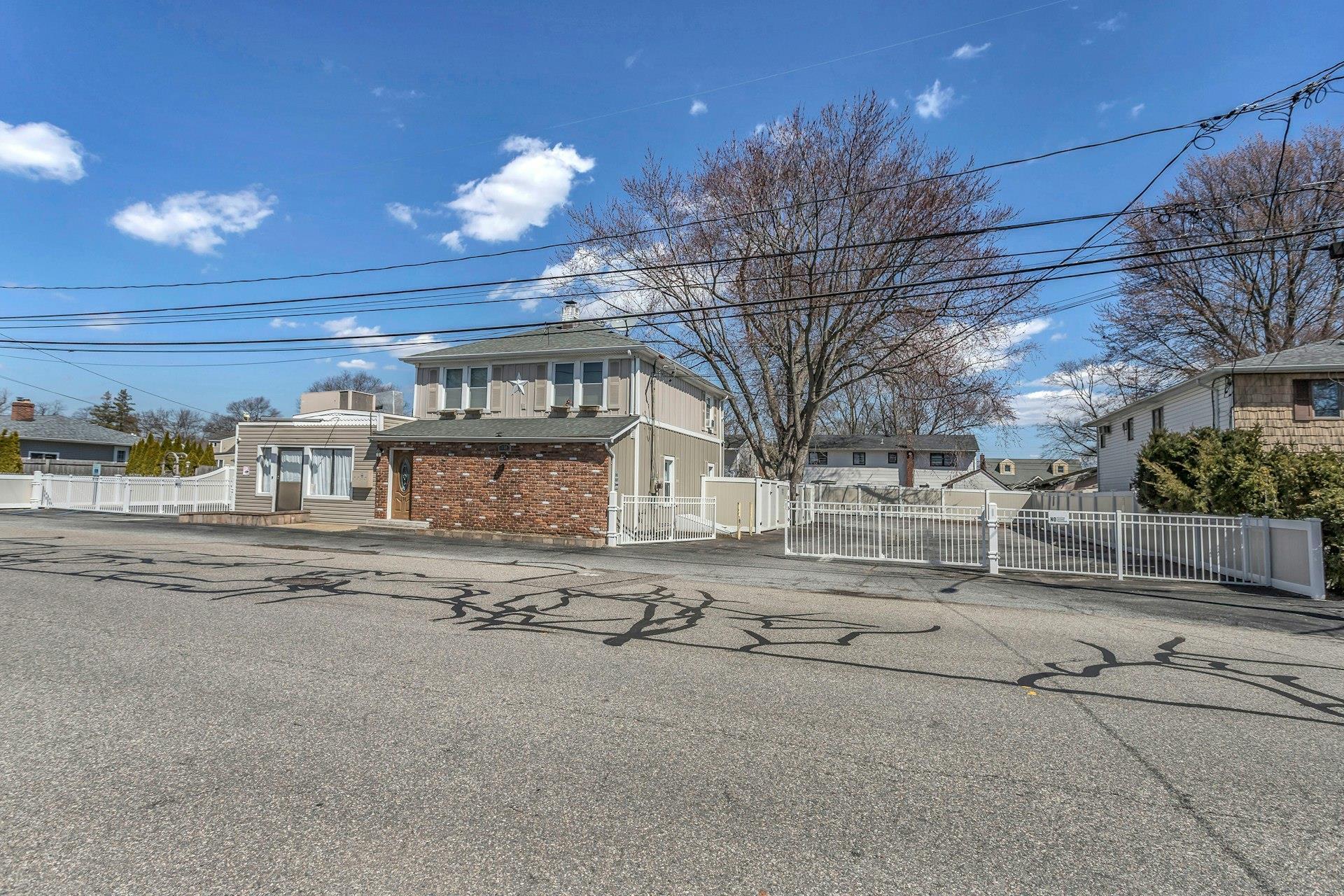 Single Family Delaware  Suffolk County, NY 11757, MLS-858455-25