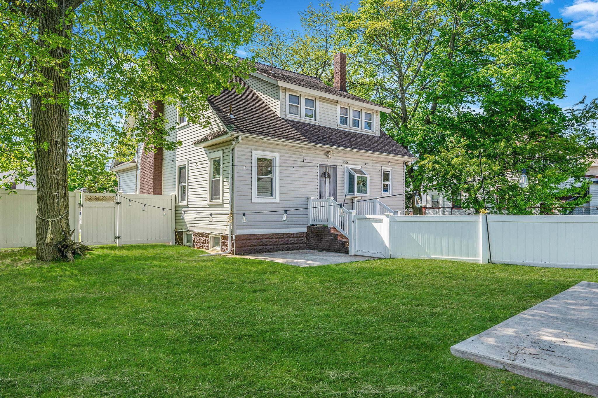 Single Family Rosedale  Nassau County, NY 11520, MLS-858477-11
