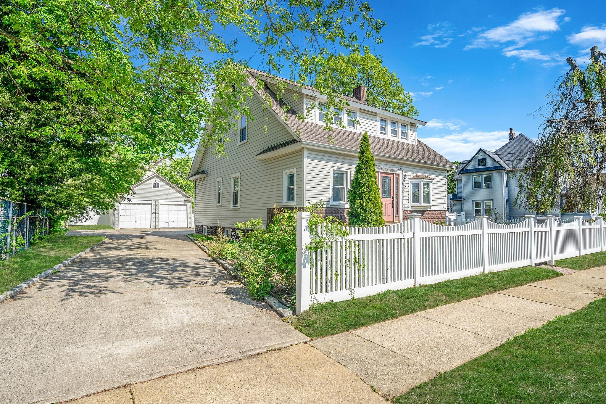 Single Family Rosedale  Nassau County, NY 11520, MLS-858477-3