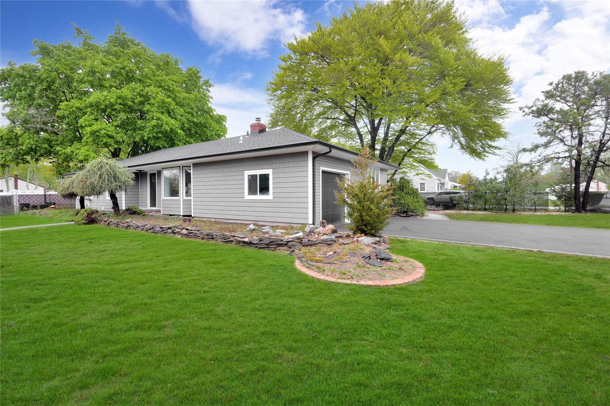 Single Family 8th  Suffolk County, NY 11716, MLS-858541-26