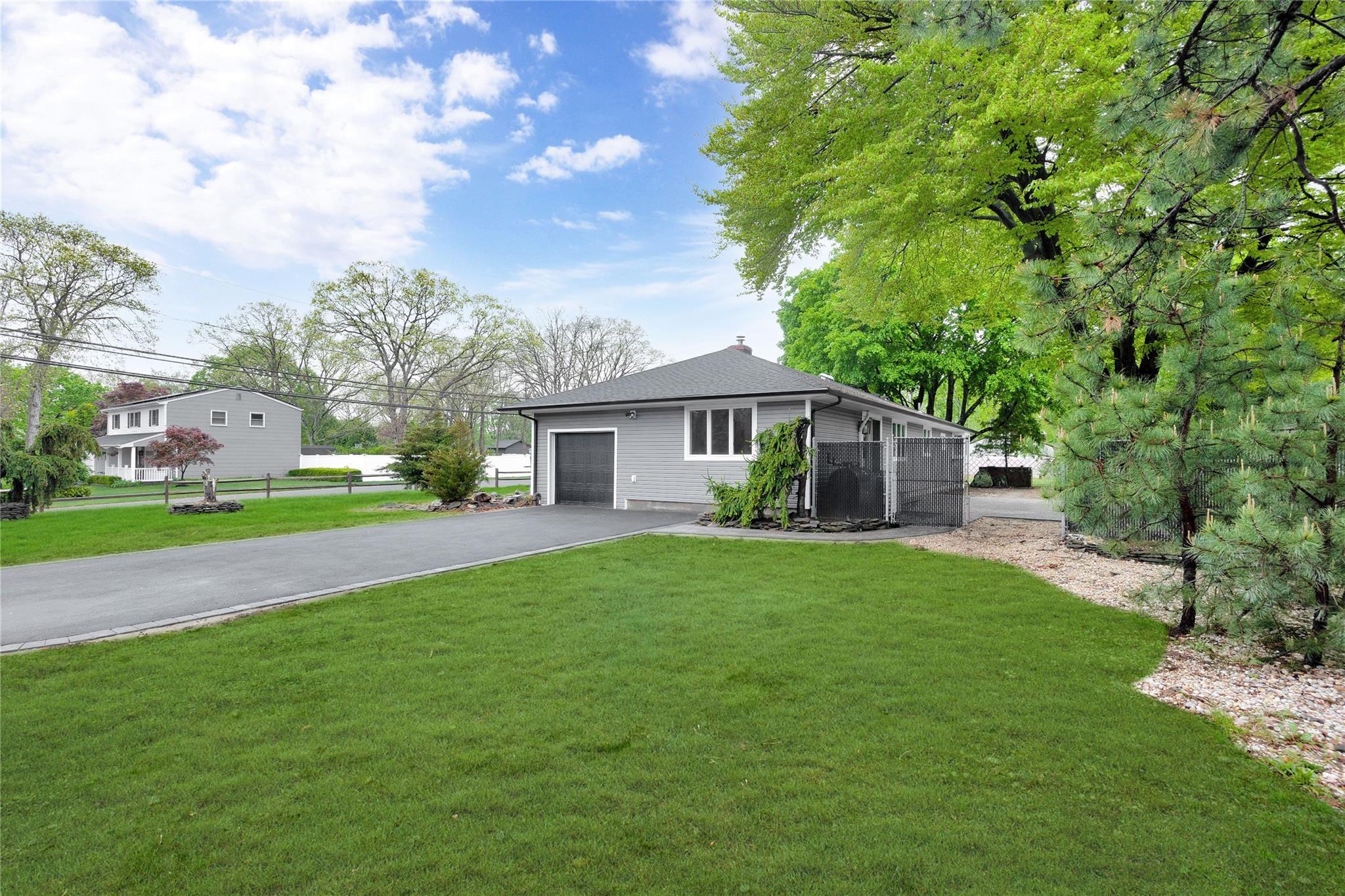 Single Family 8th  Suffolk County, NY 11716, MLS-858541-27