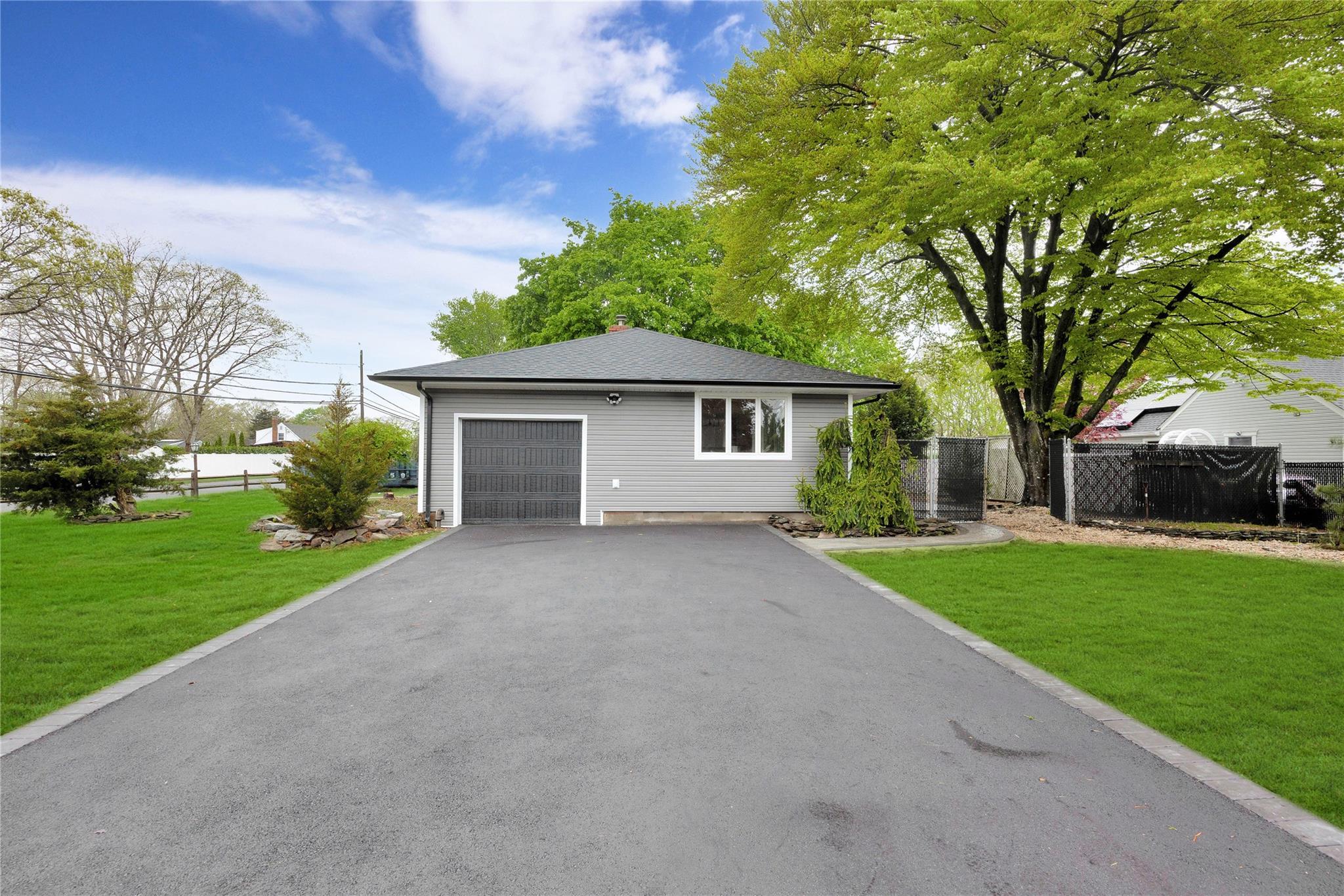 Single Family 8th  Suffolk County, NY 11716, MLS-858541-28