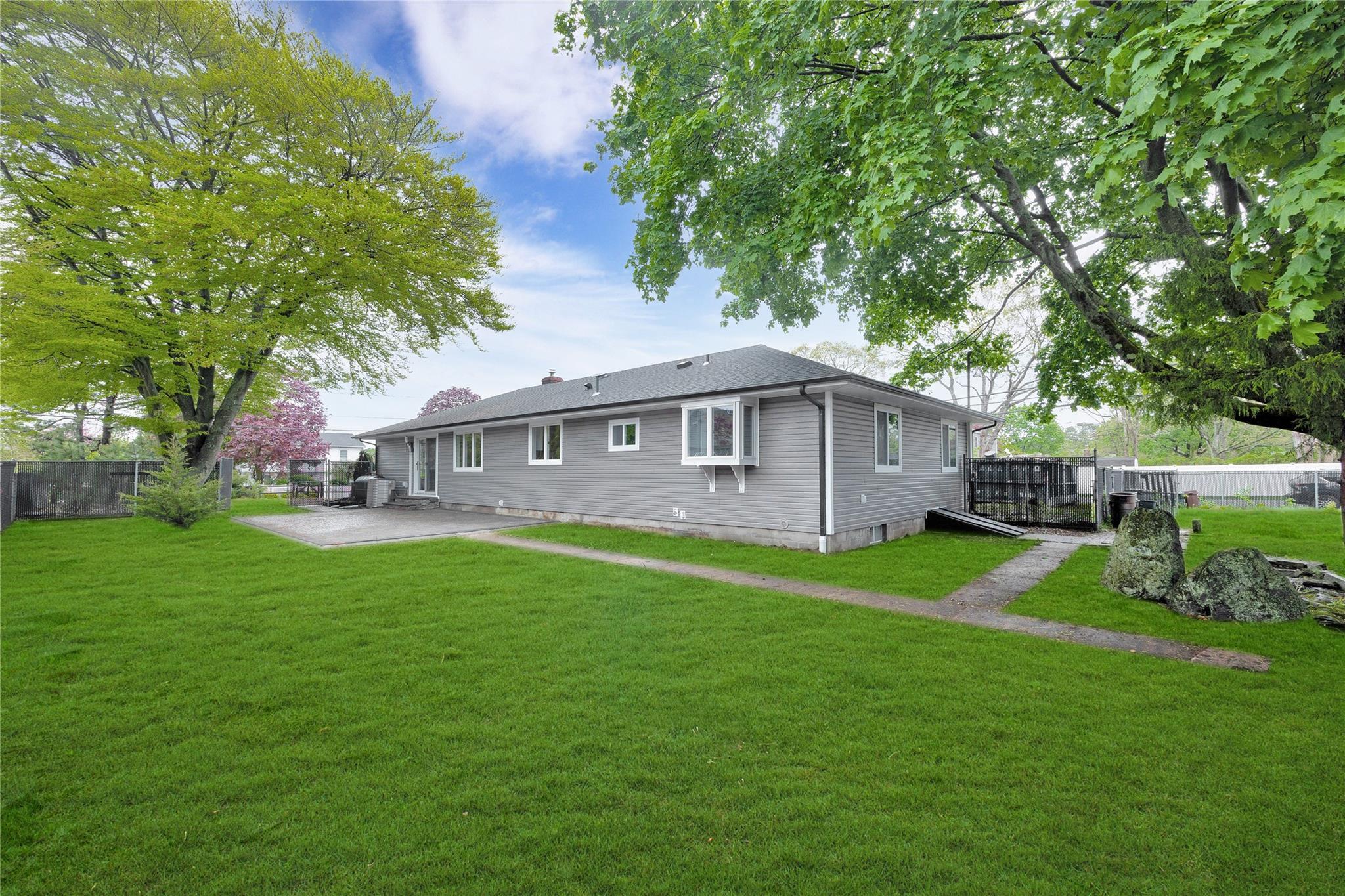 Single Family 8th  Suffolk County, NY 11716, MLS-858541-34