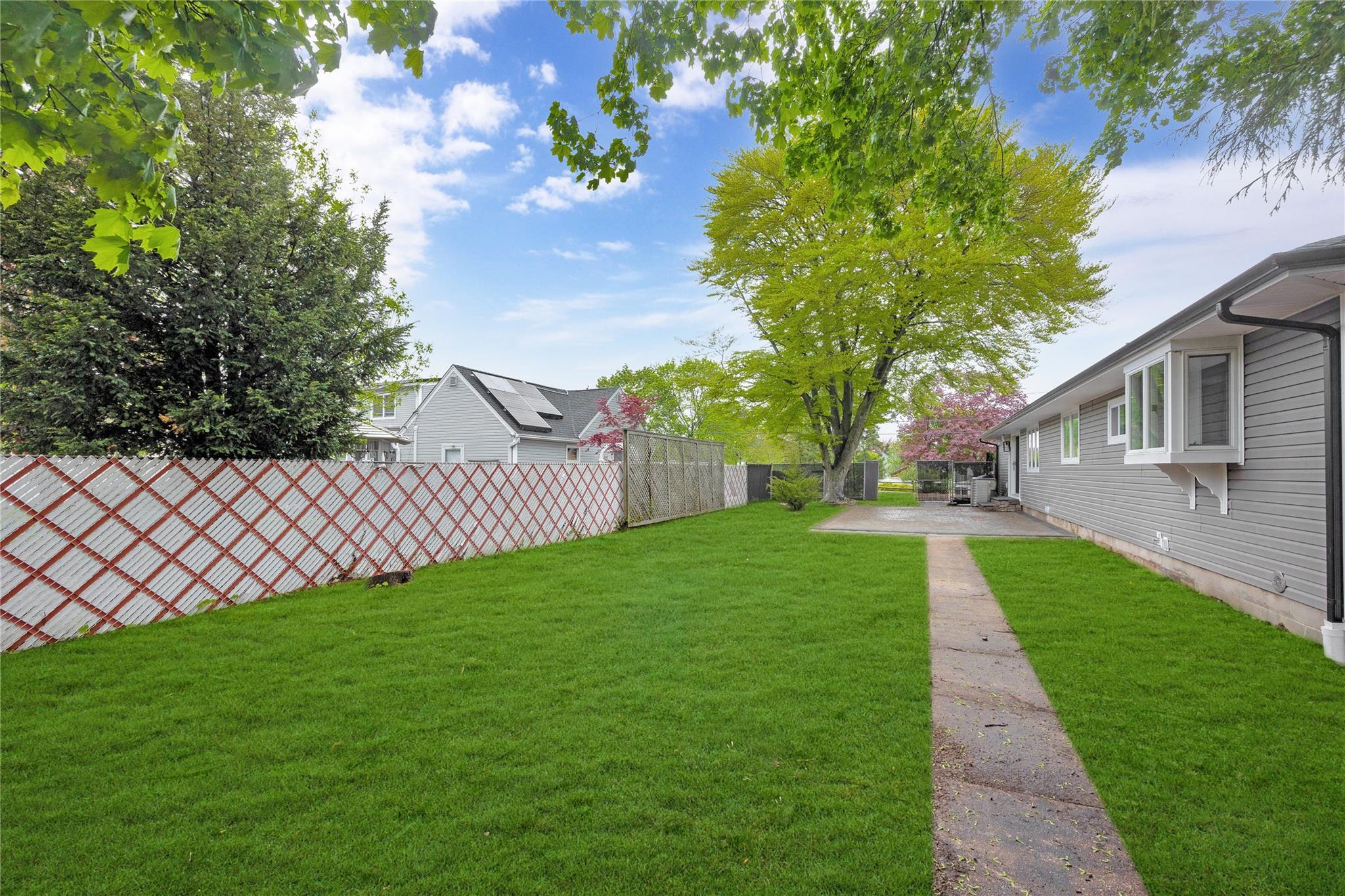 Single Family 8th  Suffolk County, NY 11716, MLS-858541-35