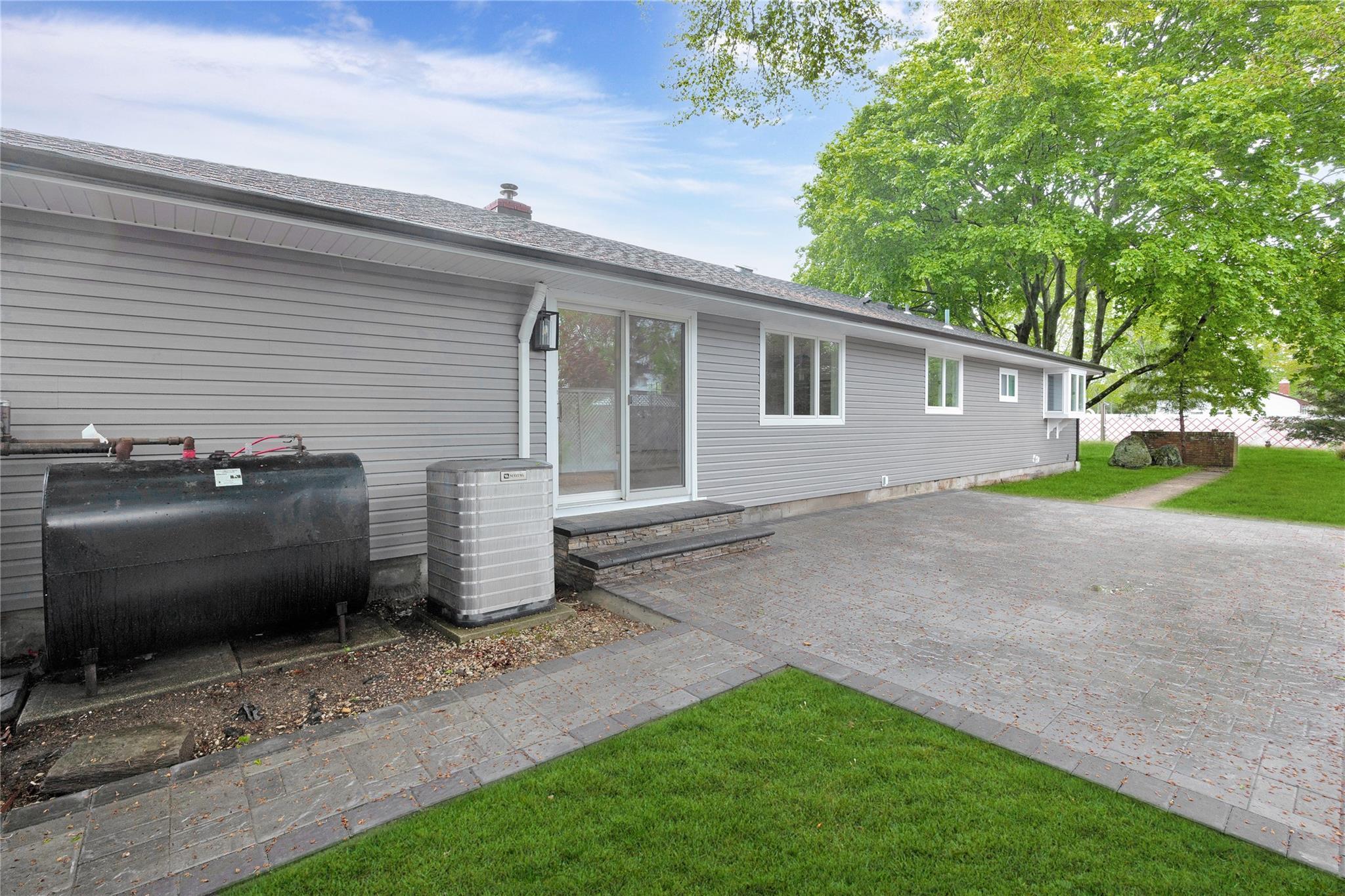 Single Family 8th  Suffolk County, NY 11716, MLS-858541-36