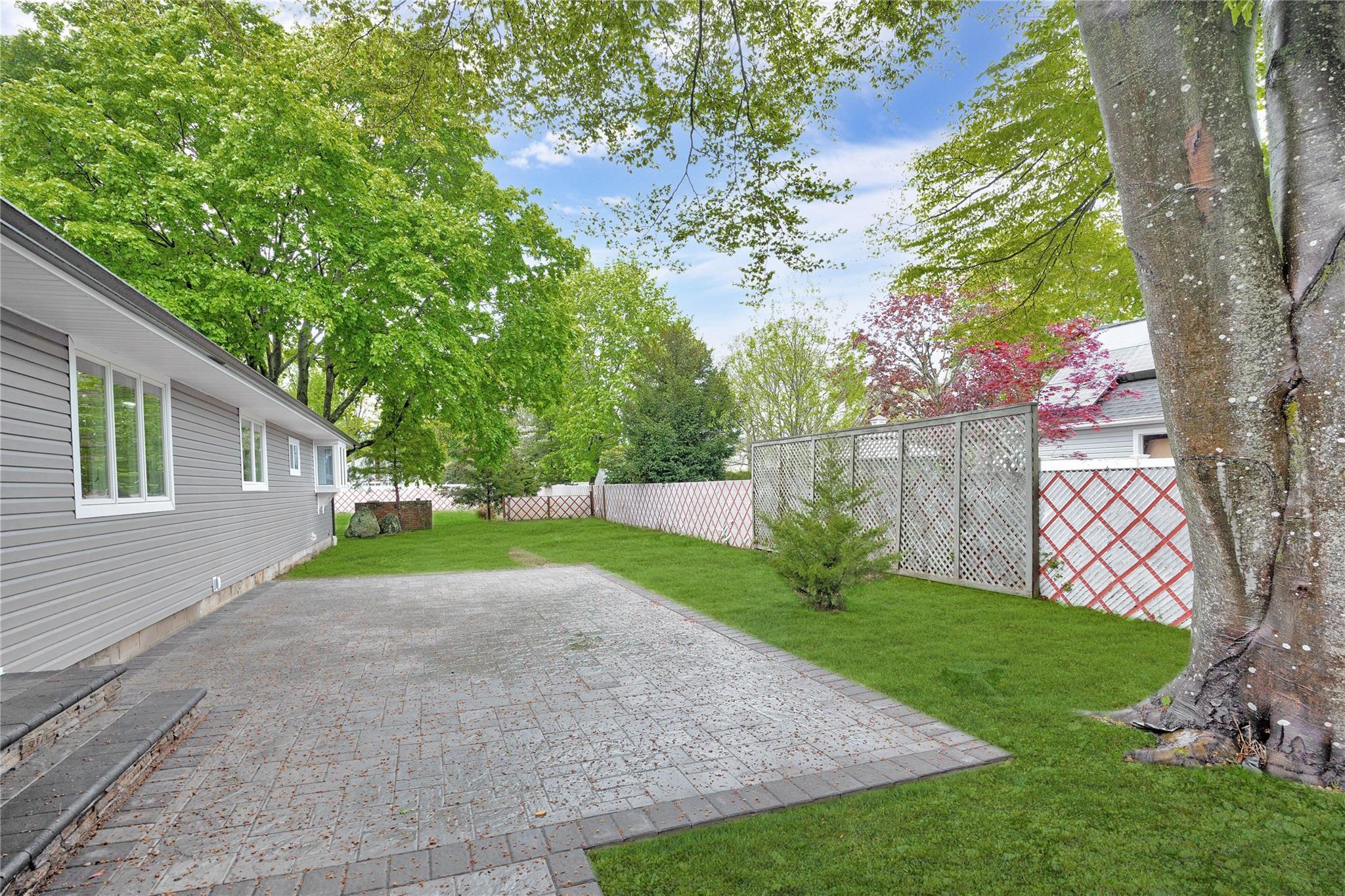 Single Family 8th  Suffolk County, NY 11716, MLS-858541-37