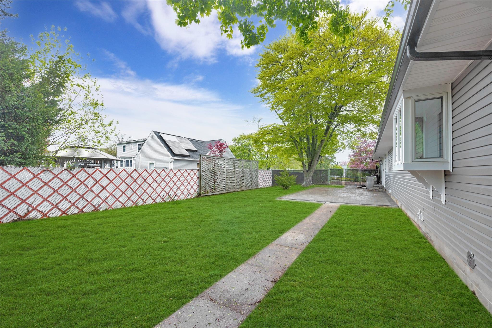 Single Family 8th  Suffolk County, NY 11716, MLS-858541-38