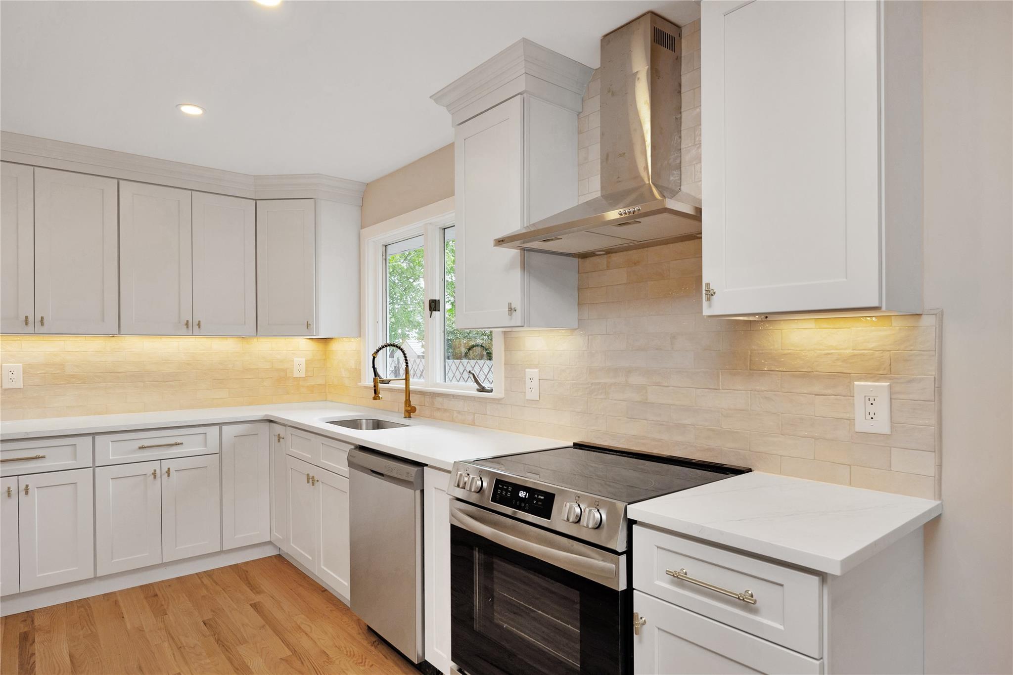 Single Family 8th  Suffolk County, NY 11716, MLS-858541-4