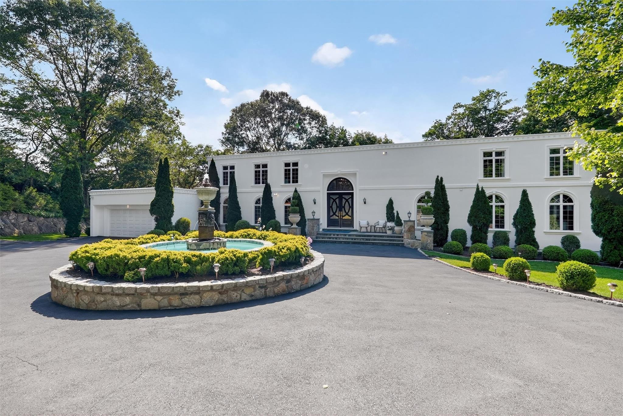Single Family Round Hill  Westchester County, NY 10504, MLS-858571-2