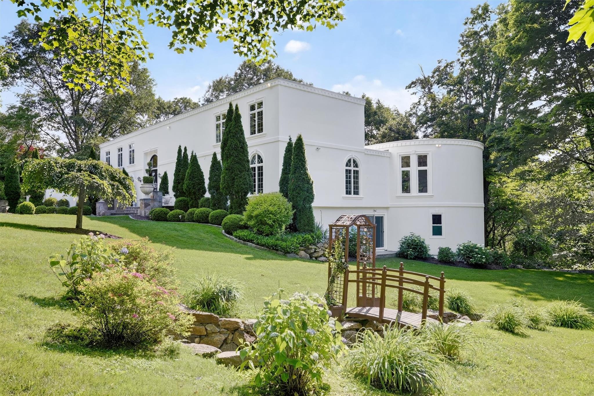 Single Family Round Hill  Westchester County, NY 10504, MLS-858571-3