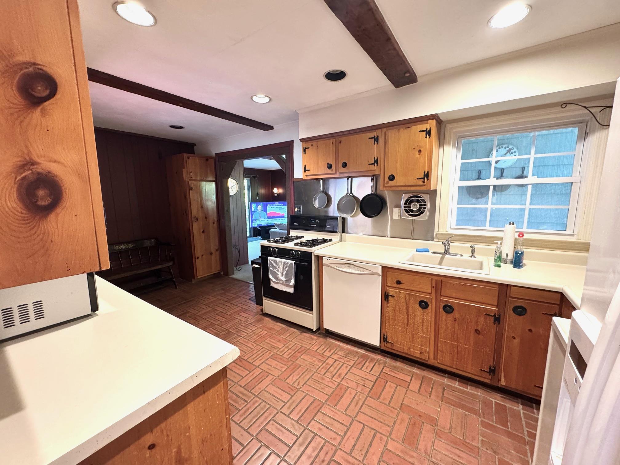 Single Family Whitehall  Nassau County, NY 11530, MLS-858589-8