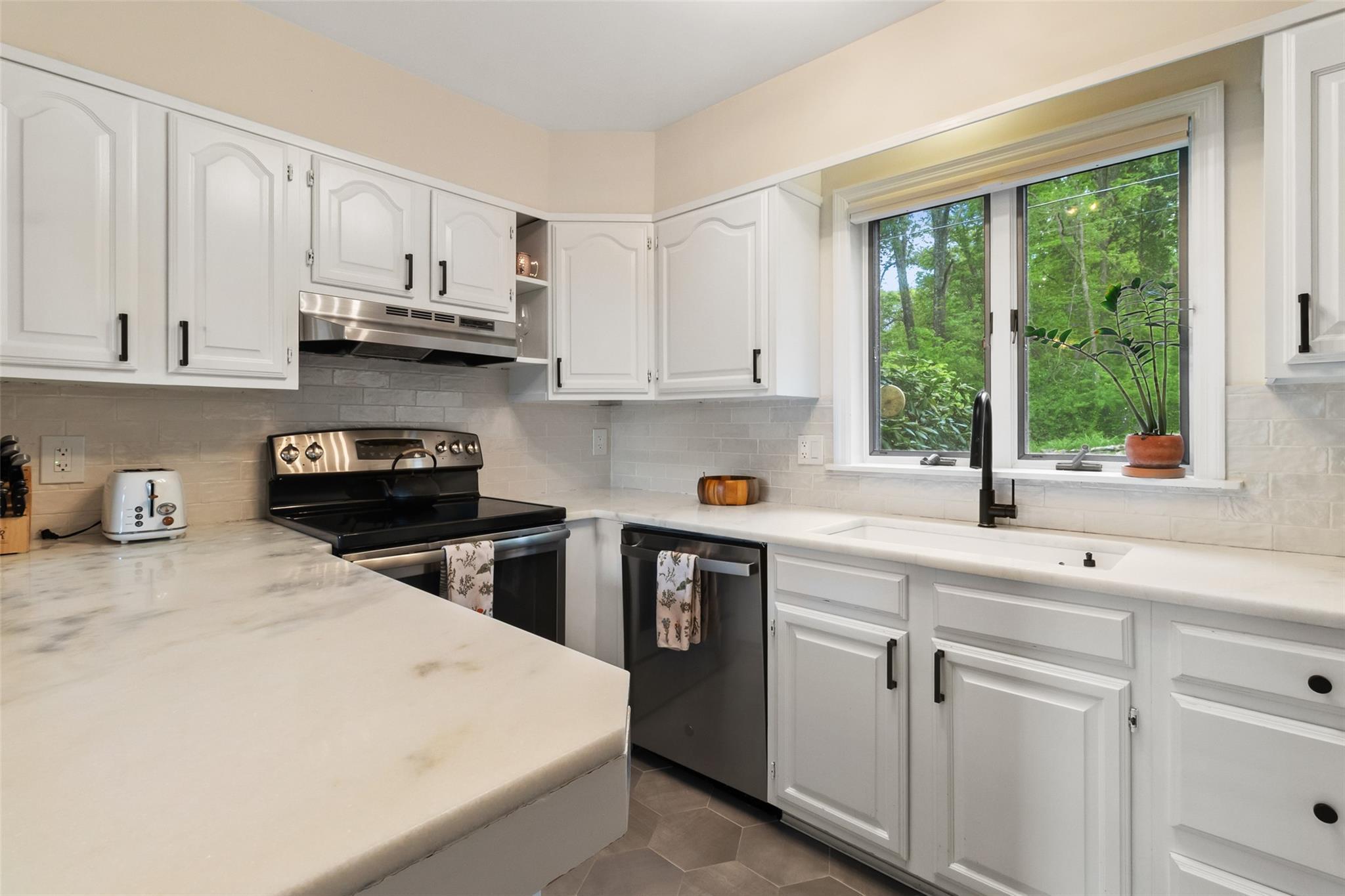 Single Family Woodcrest  Westchester County, NY 10501, MLS-858597-11