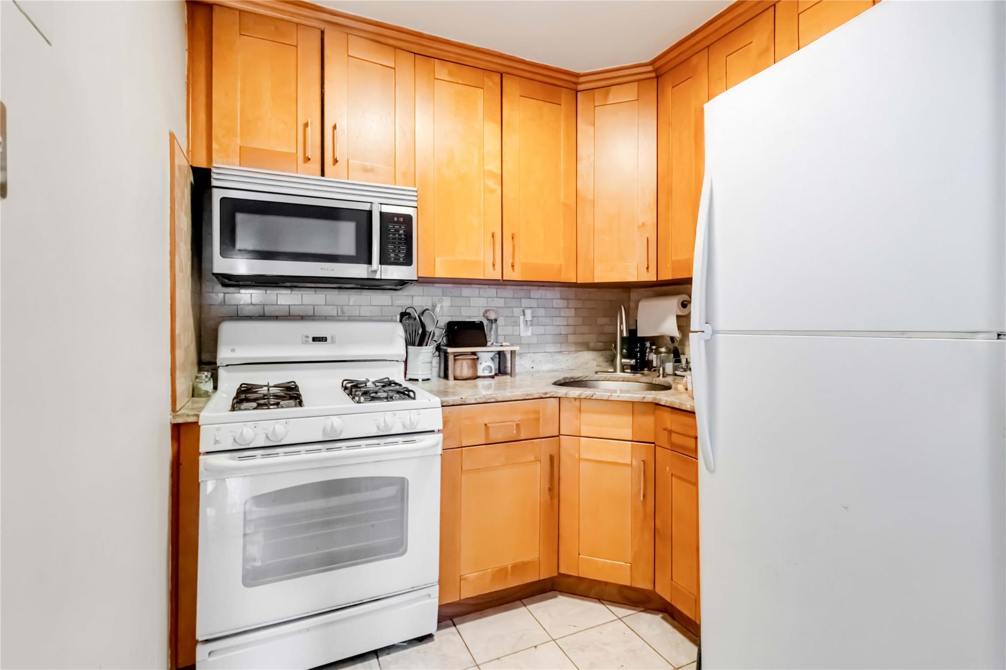 Single Family 58th  Queens, NY 11377, MLS-858610-28