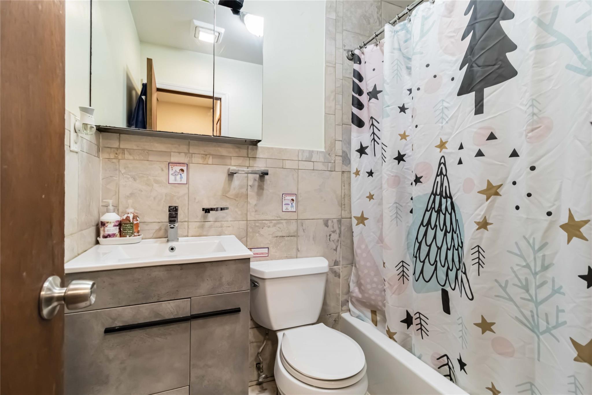 Single Family 58th  Queens, NY 11377, MLS-858610-30