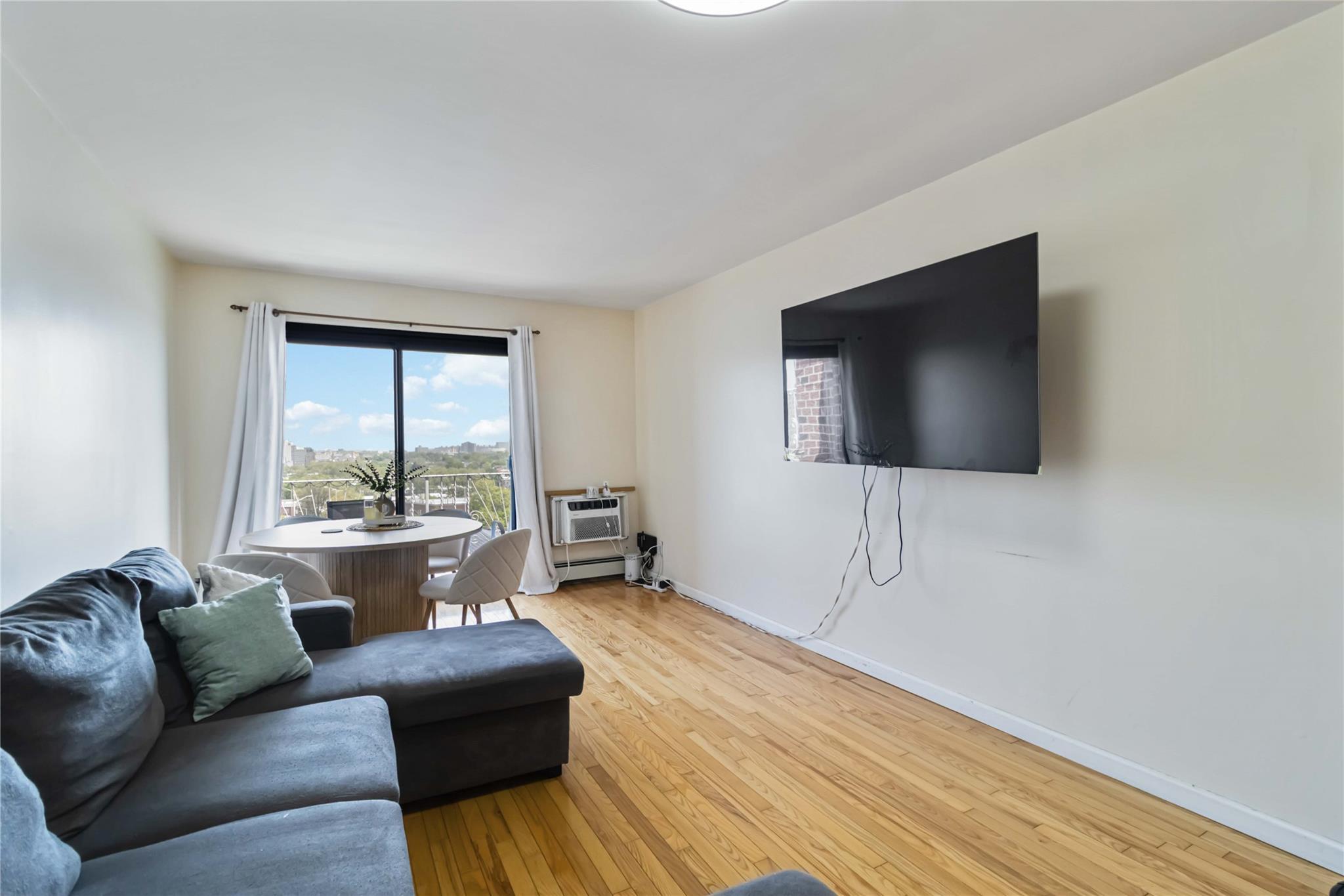 Single Family 58th  Queens, NY 11377, MLS-858610-7