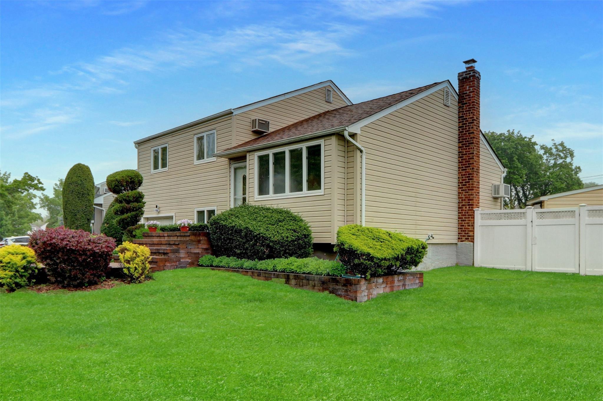 Single Family Briarwood  Nassau County, NY 11803, MLS-858623-2
