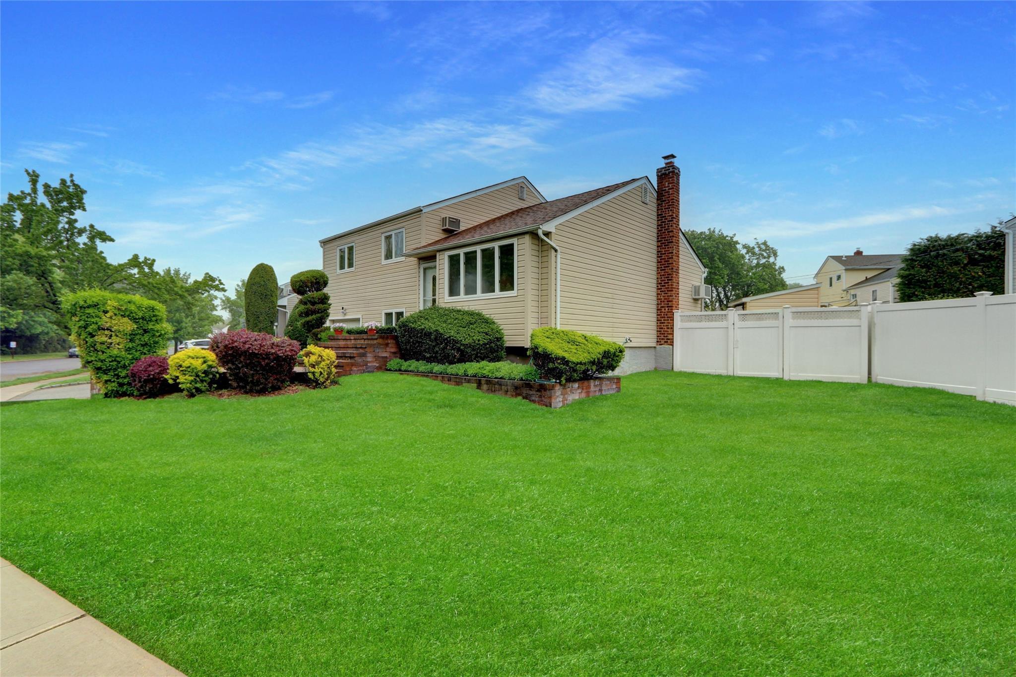Single Family Briarwood  Nassau County, NY 11803, MLS-858623-26