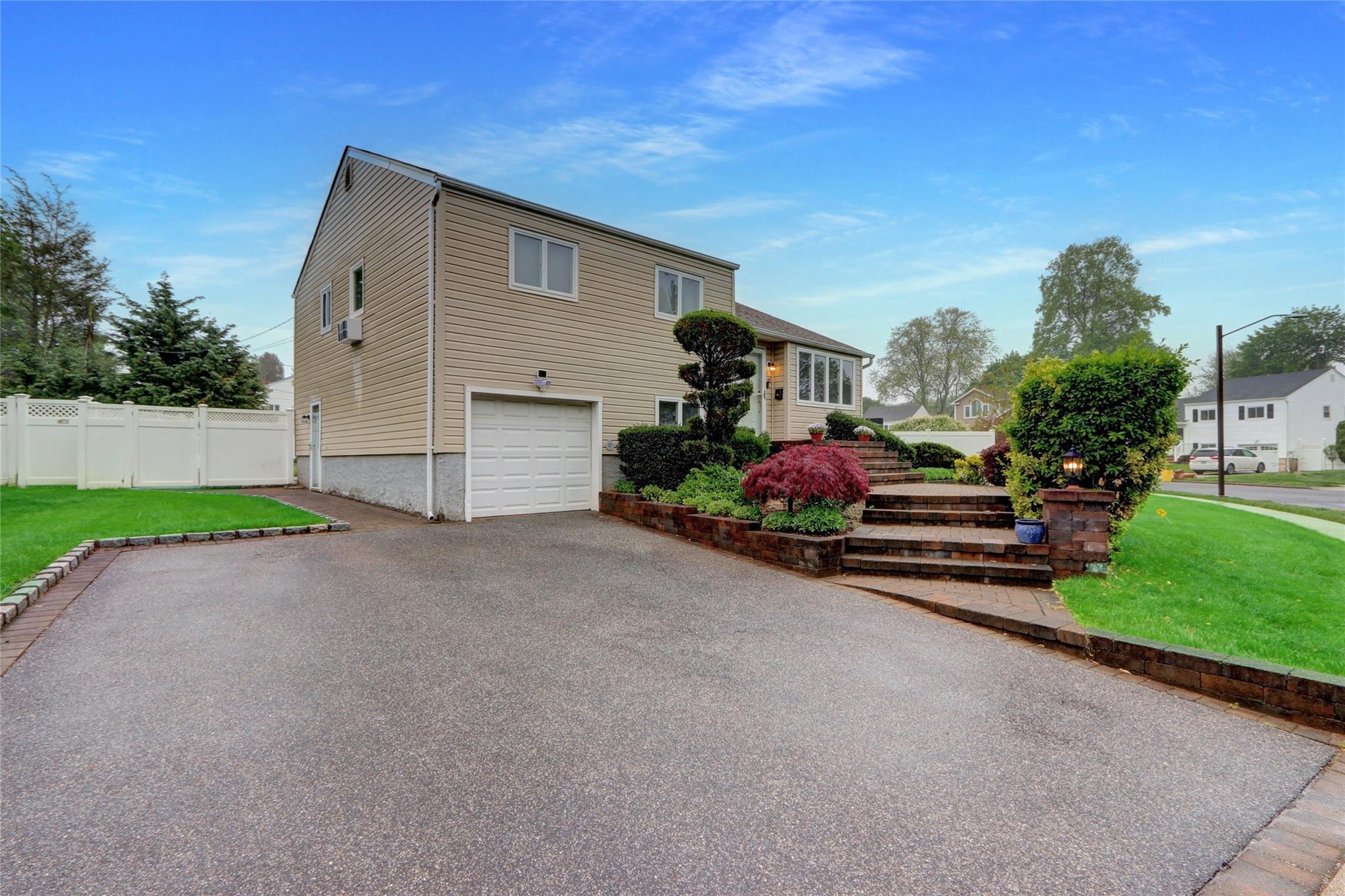 Single Family Briarwood  Nassau County, NY 11803, MLS-858623-3