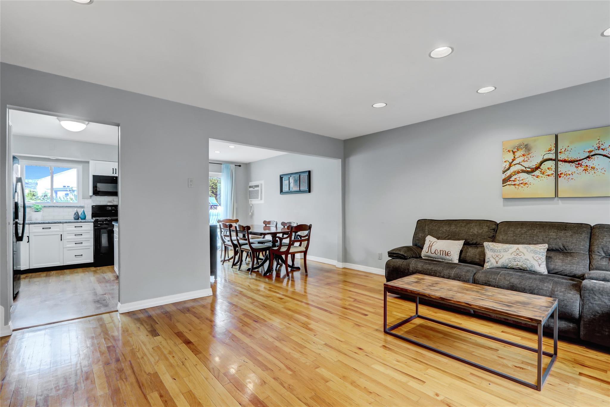 Single Family Briarwood  Nassau County, NY 11803, MLS-858623-7