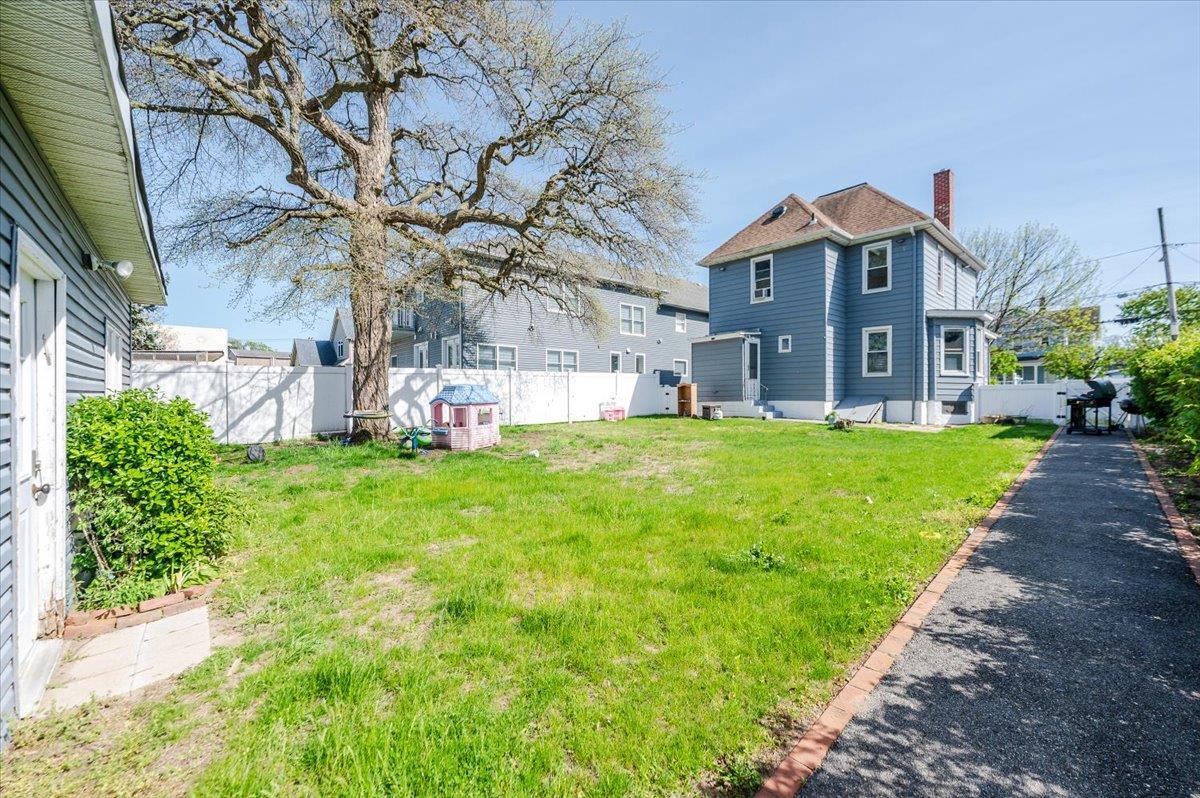 Single Family Jefferson  Nassau County, NY 11096, MLS-858648-21