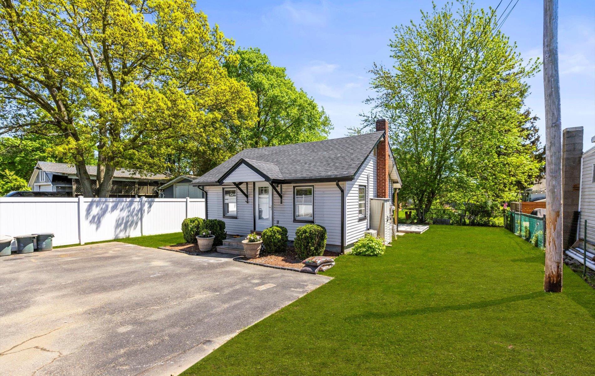Single Family Lakewood  Suffolk County, NY 11772, MLS-858662-27
