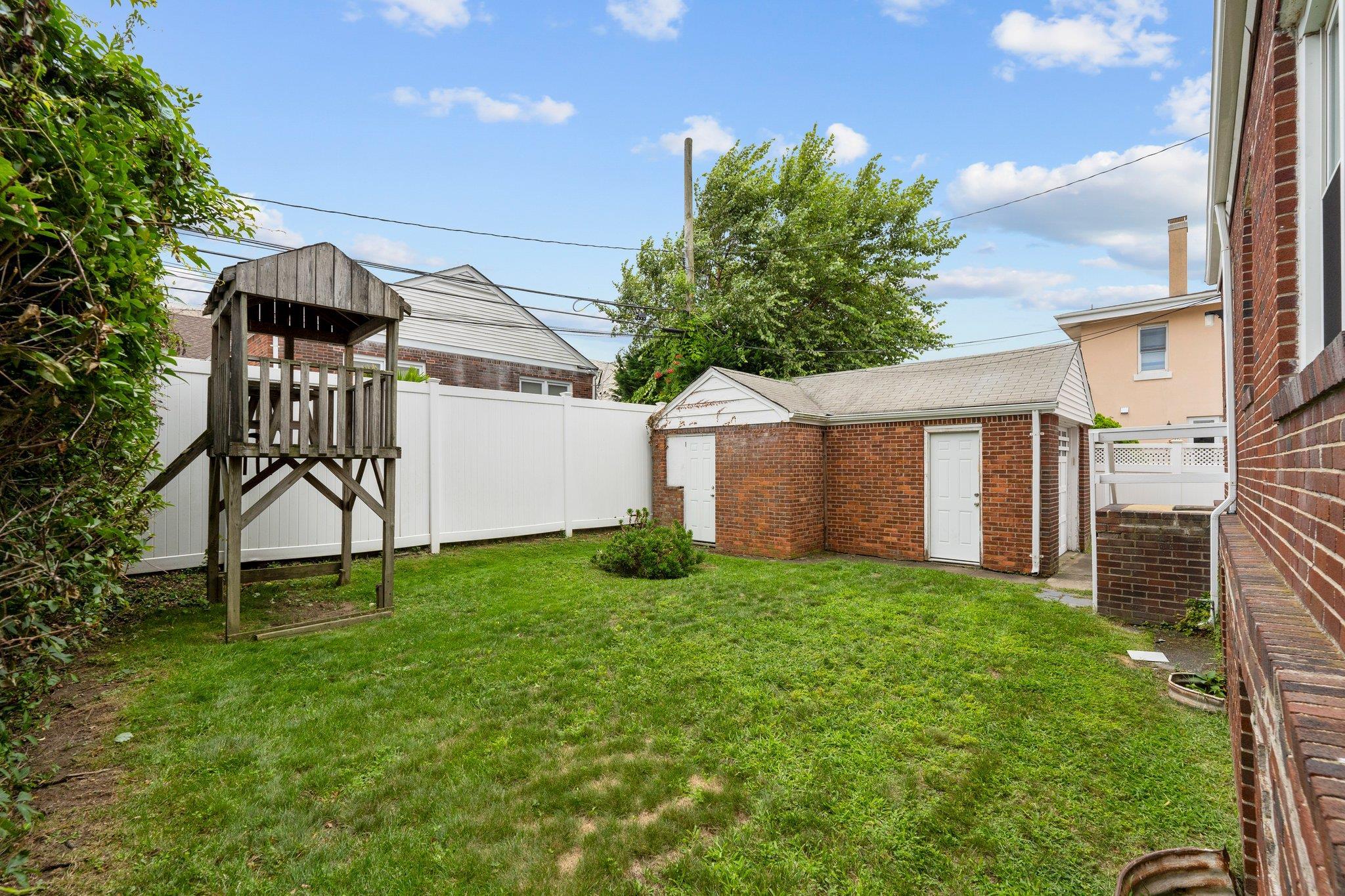 Single Family Beech  Nassau County, NY 11561, MLS-858669-10
