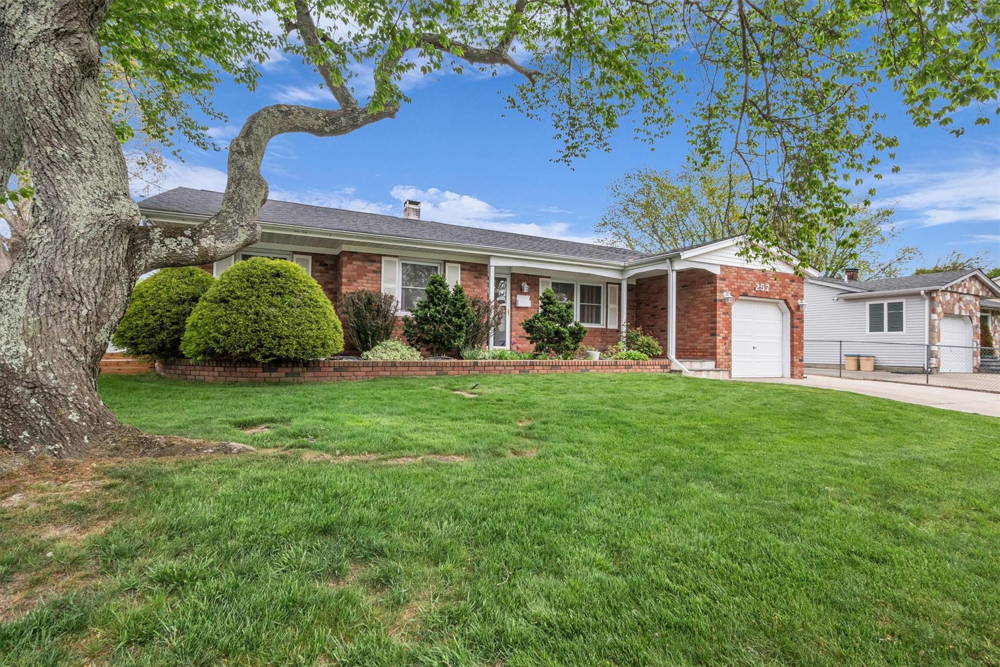 Single Family New Hampshire  Suffolk County, NY 11706, MLS-858684-3