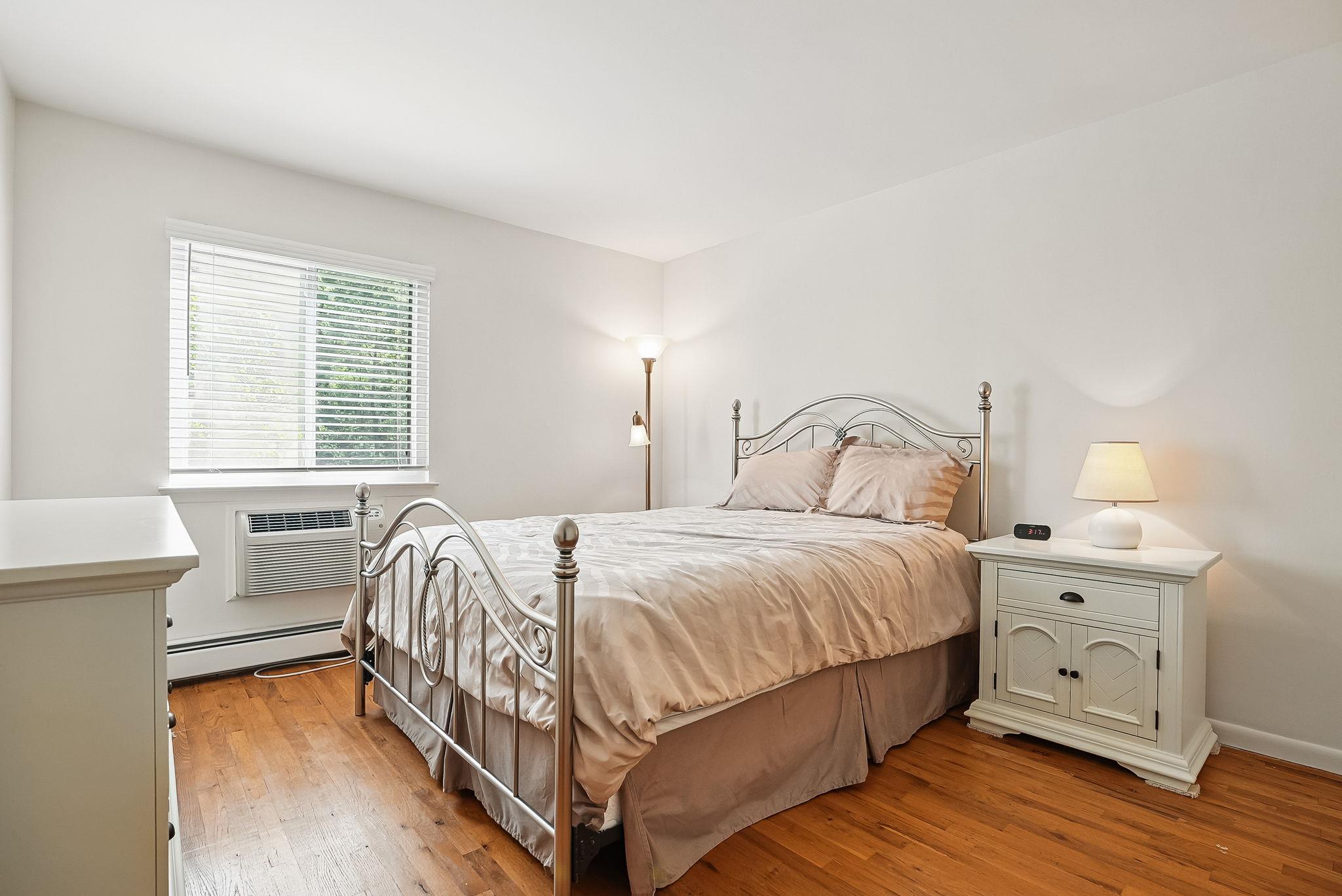 Single Family Robin  Westchester County, NY 10520, MLS-858694-24