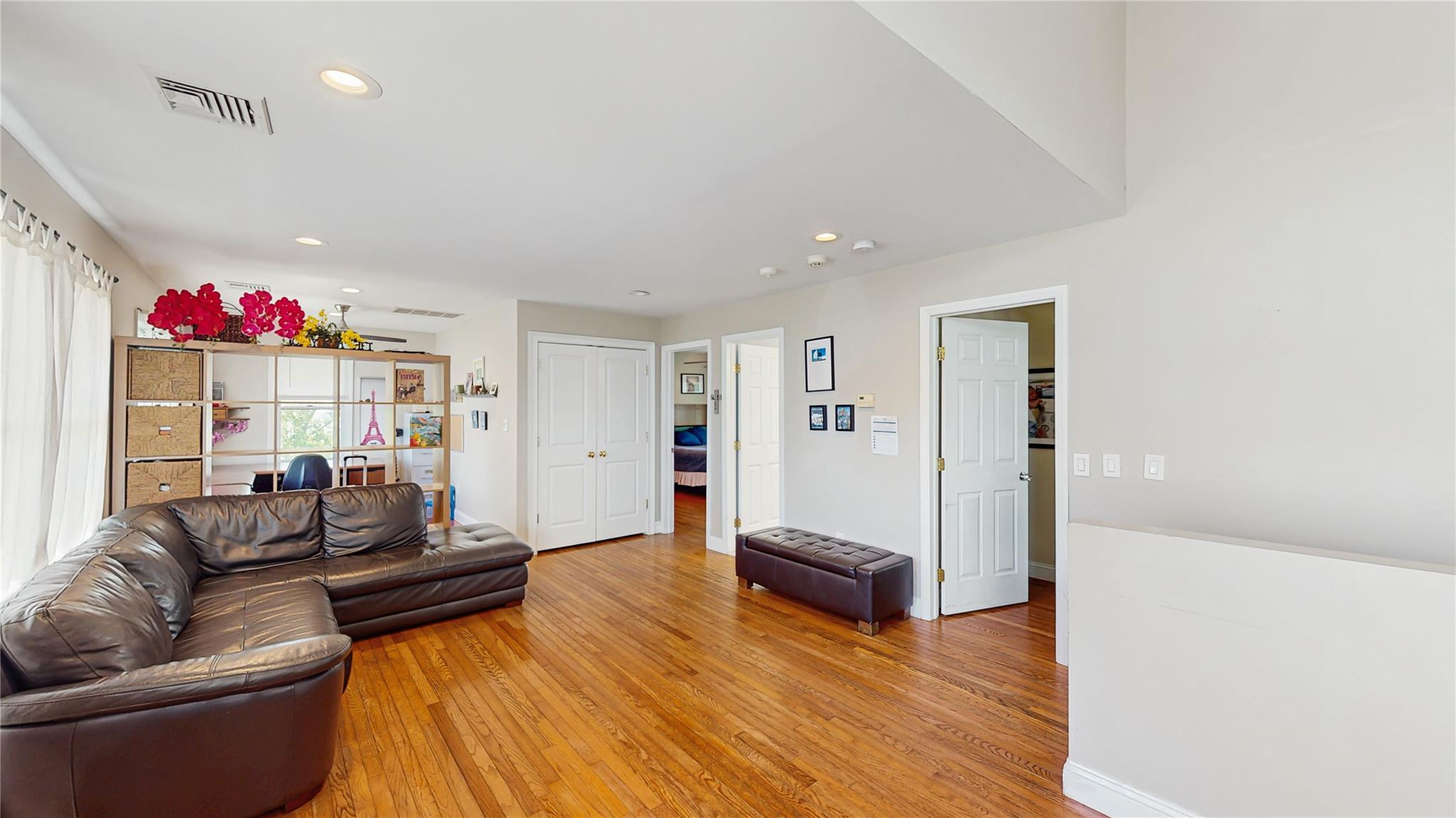 Single Family Candlewood  Suffolk County, NY 11717, MLS-858728-21