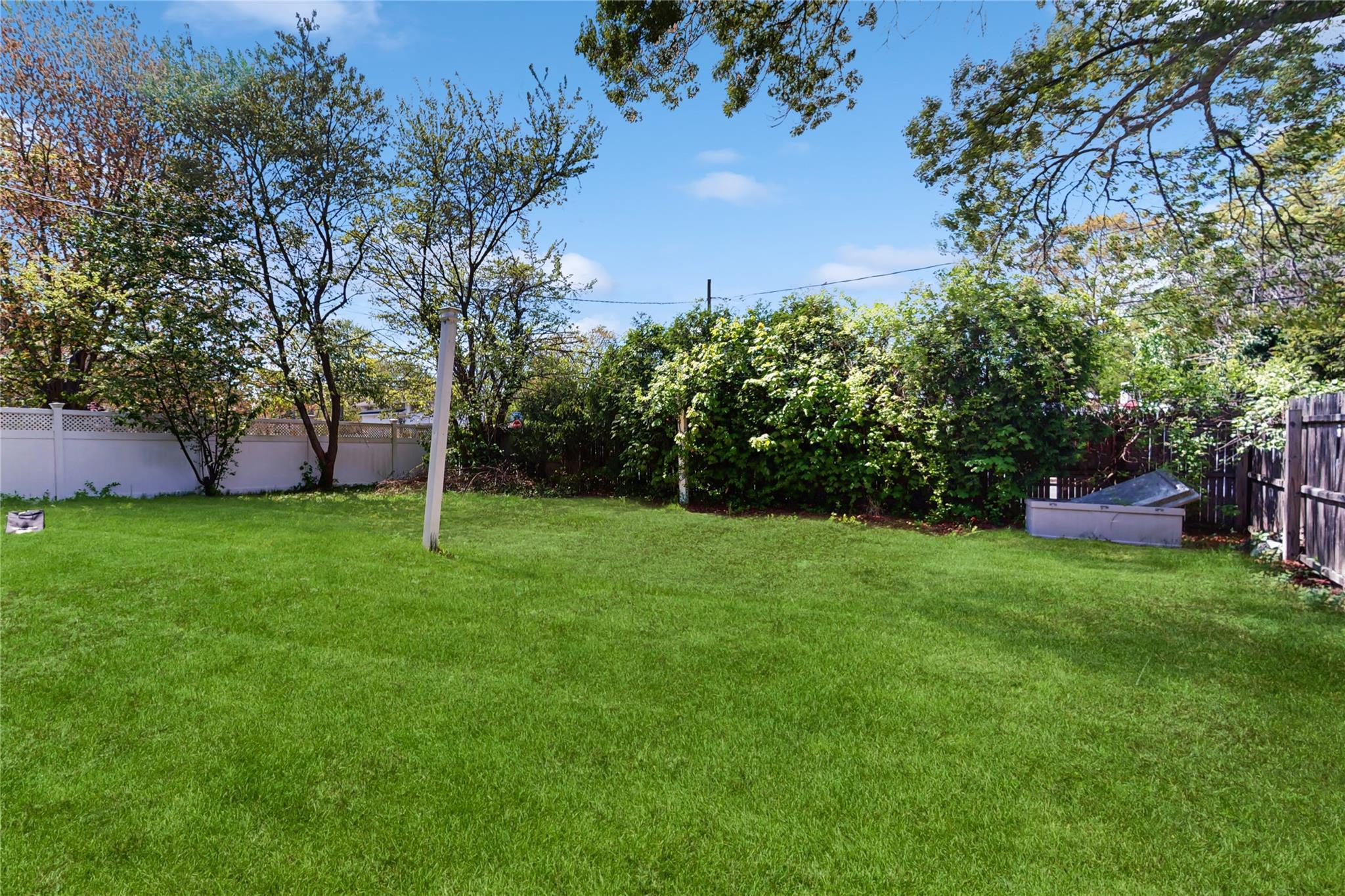 Single Family Candlewood  Suffolk County, NY 11717, MLS-858728-32