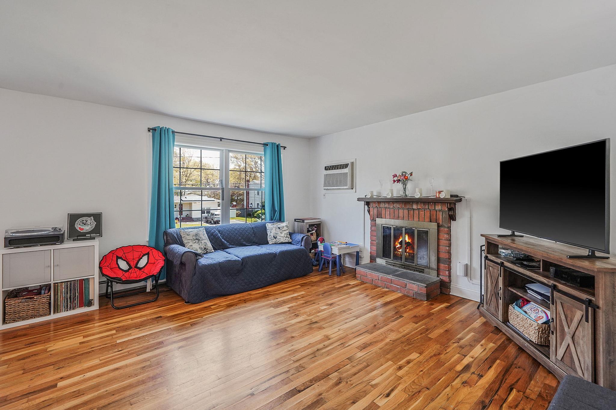 Single Family Maple  Suffolk County, NY 11763, MLS-858730-16
