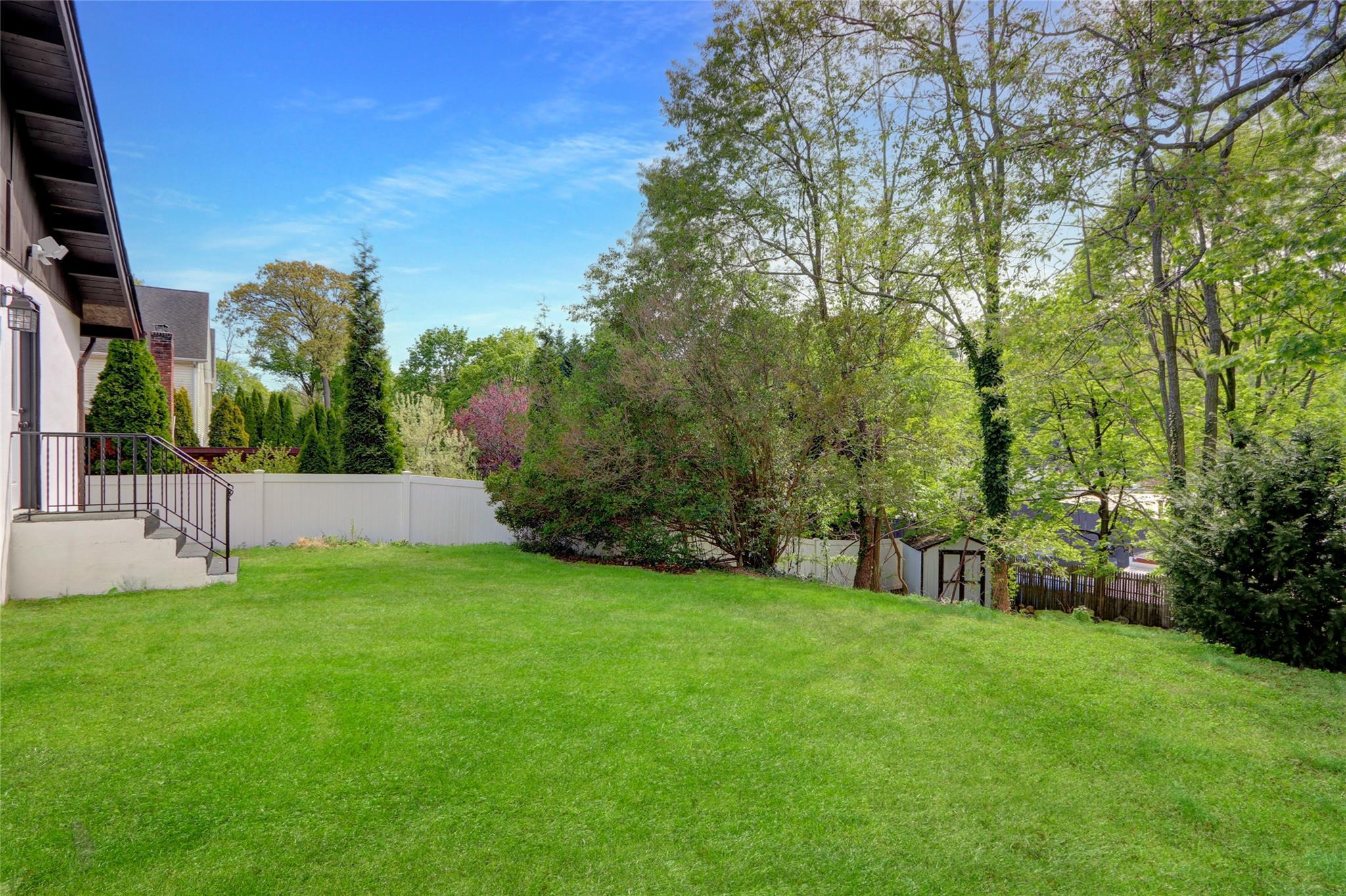 Single Family Ash  Suffolk County, NY 11743, MLS-858731-25