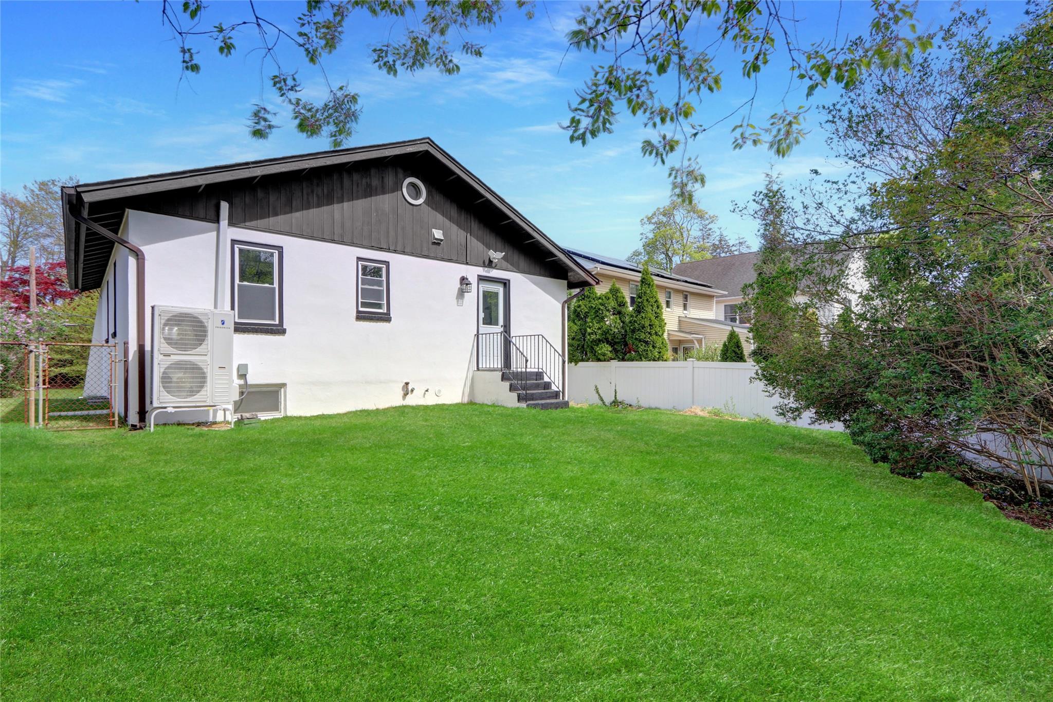 Single Family Ash  Suffolk County, NY 11743, MLS-858731-27