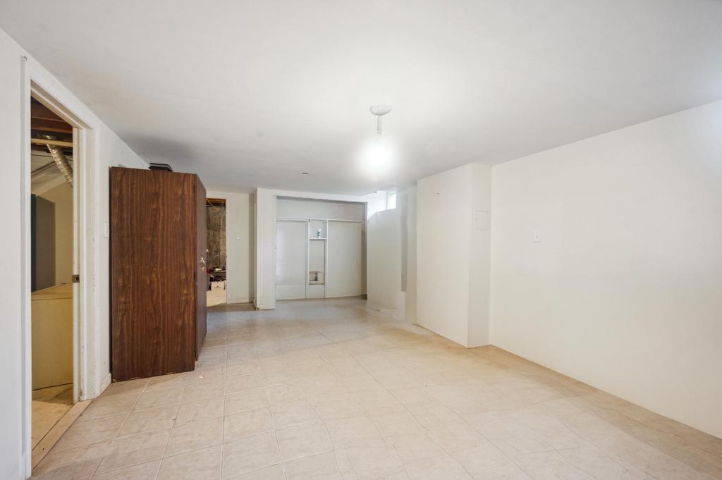 Single Family Woodhull  Suffolk County, NY 11901, MLS-858749-33