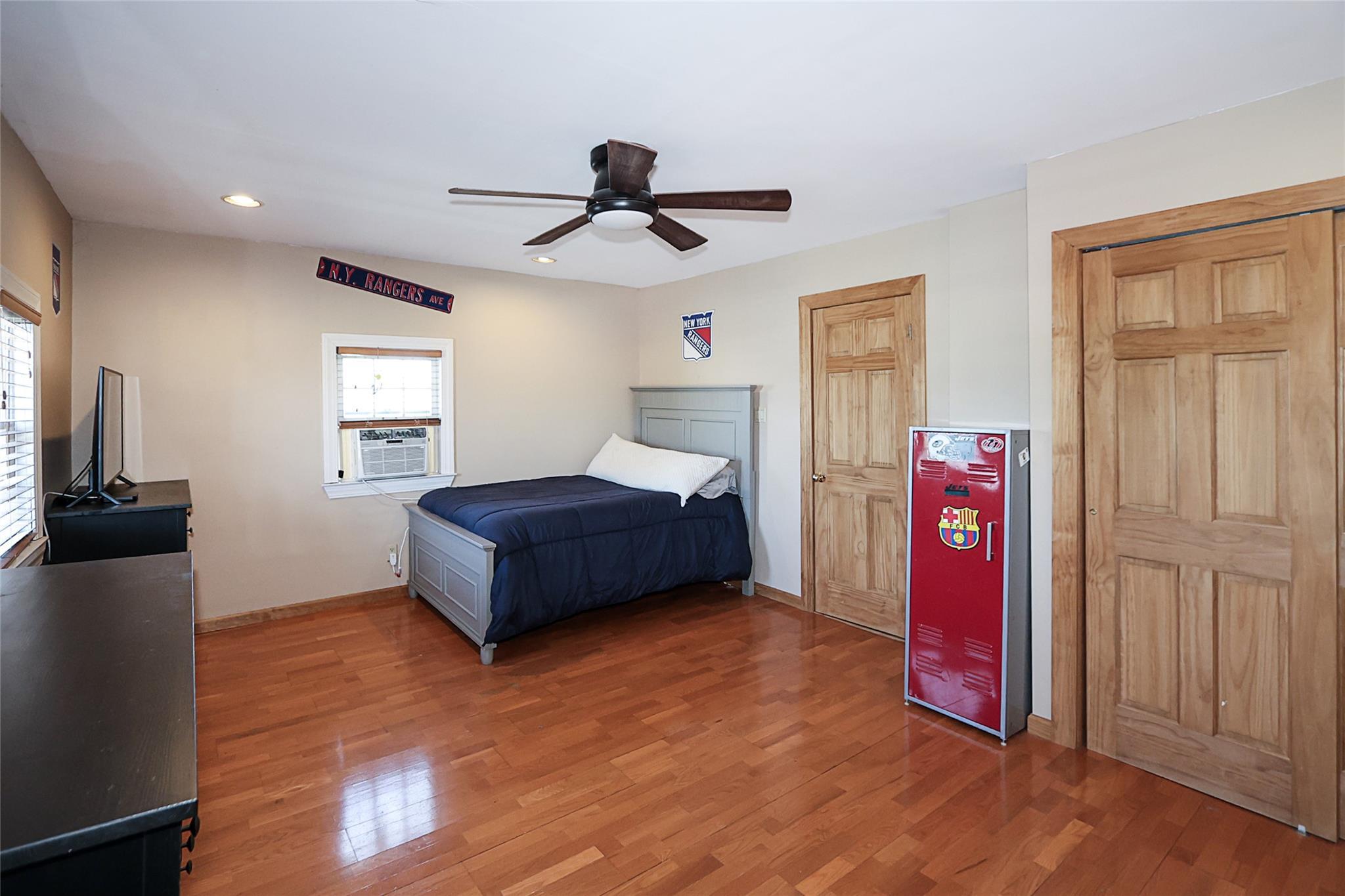 Single Family Cleveland  Nassau County, NY 11710, MLS-858775-23