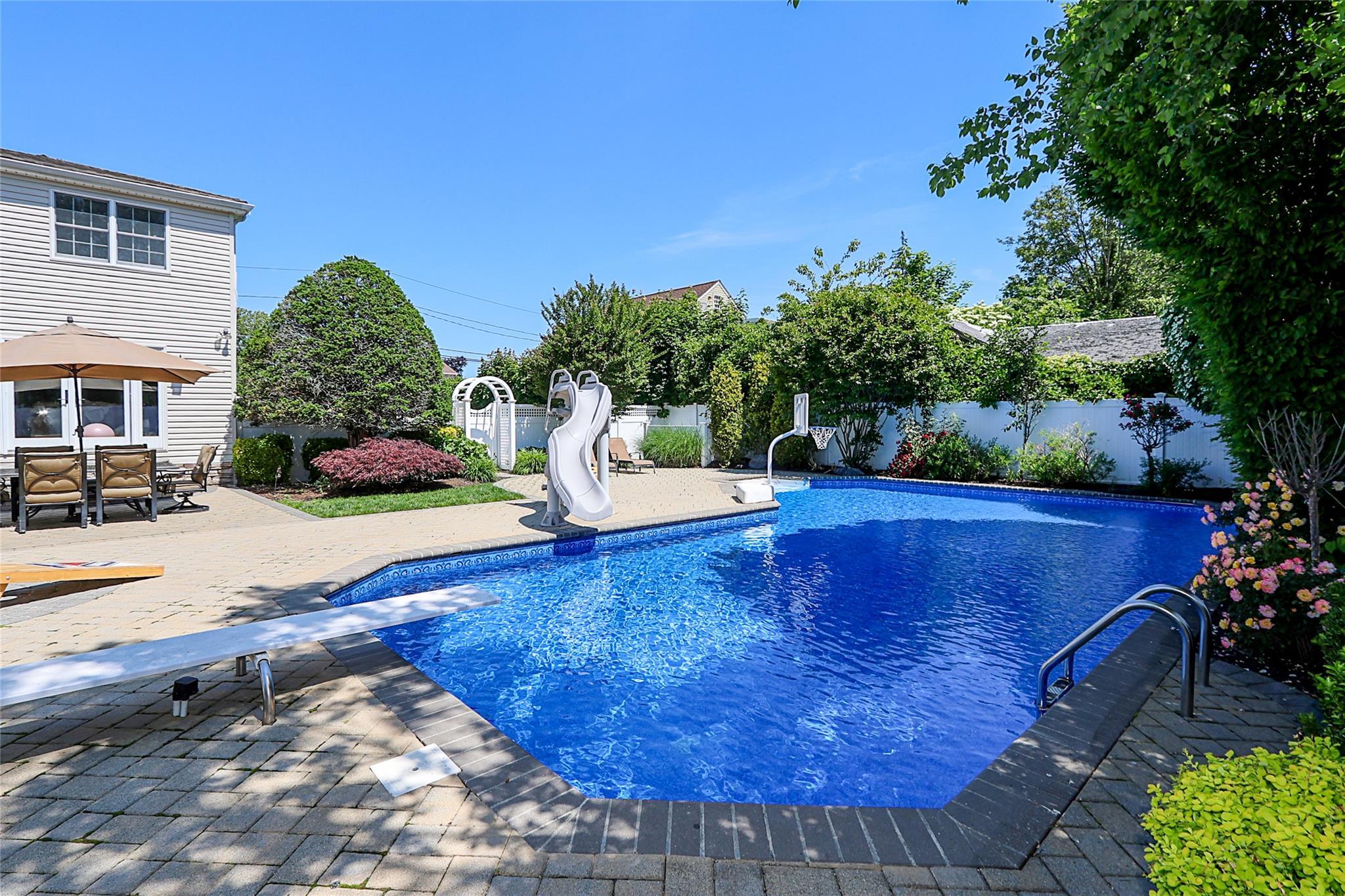 Single Family Cleveland  Nassau County, NY 11710, MLS-858775-32