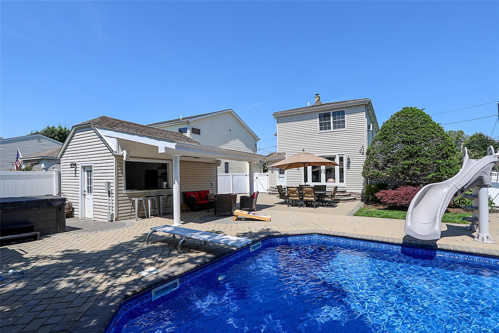 Single Family Cleveland  Nassau County, NY 11710, MLS-858775-34