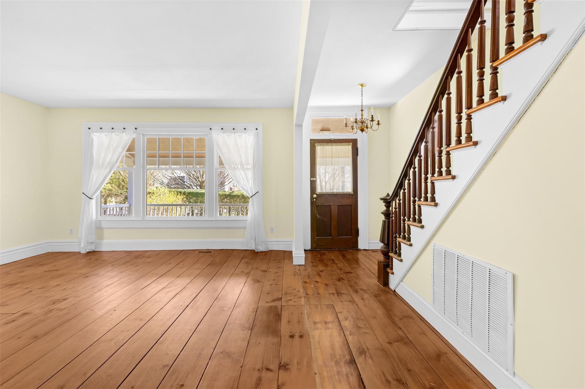 Single Family Main  Suffolk County, NY 11957, MLS-858813-4