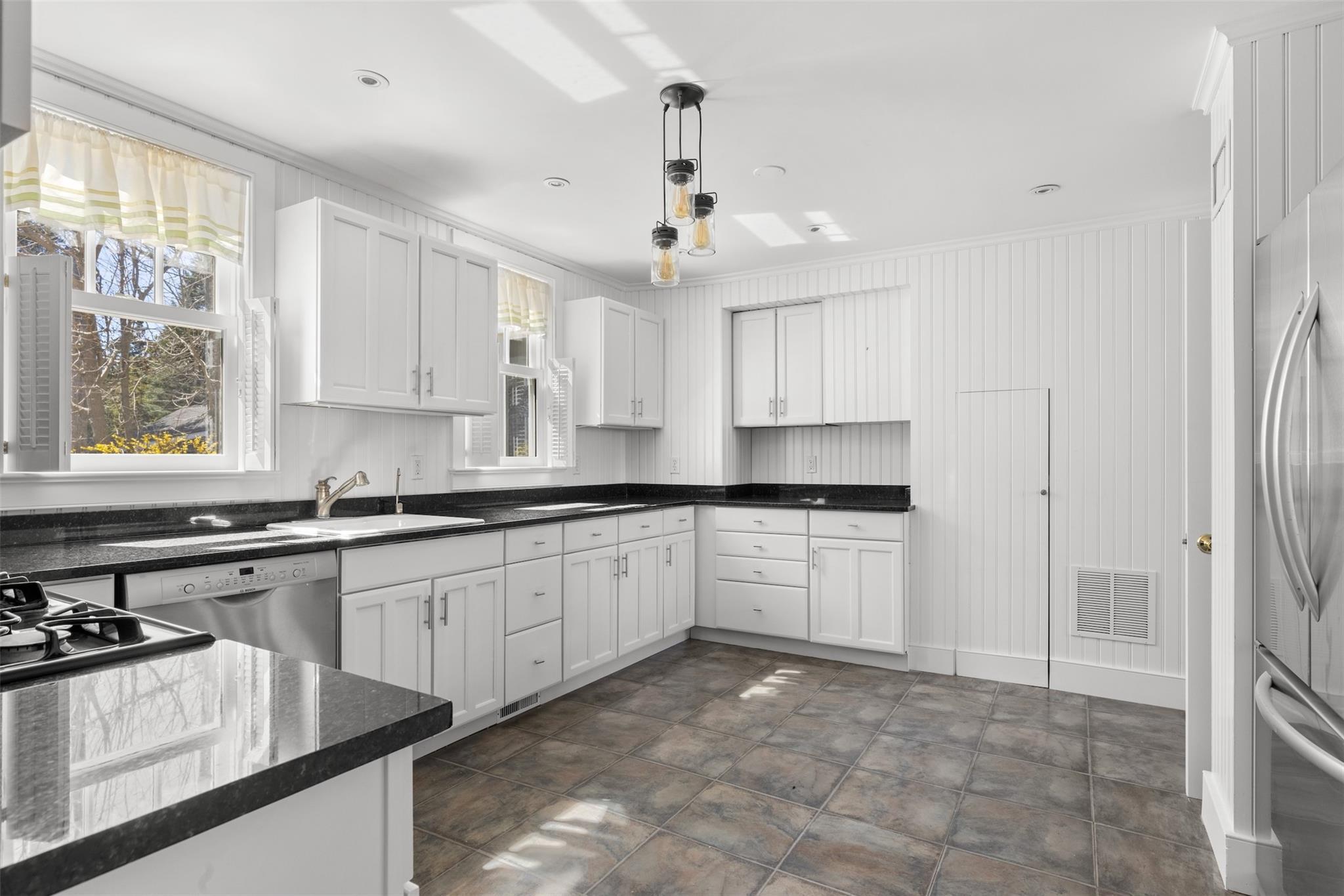 Single Family Main  Suffolk County, NY 11957, MLS-858813-9