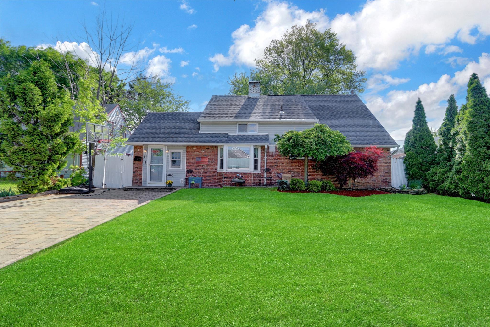 Single Family Woodpecker  Nassau County, NY 11756, MLS-858824-2