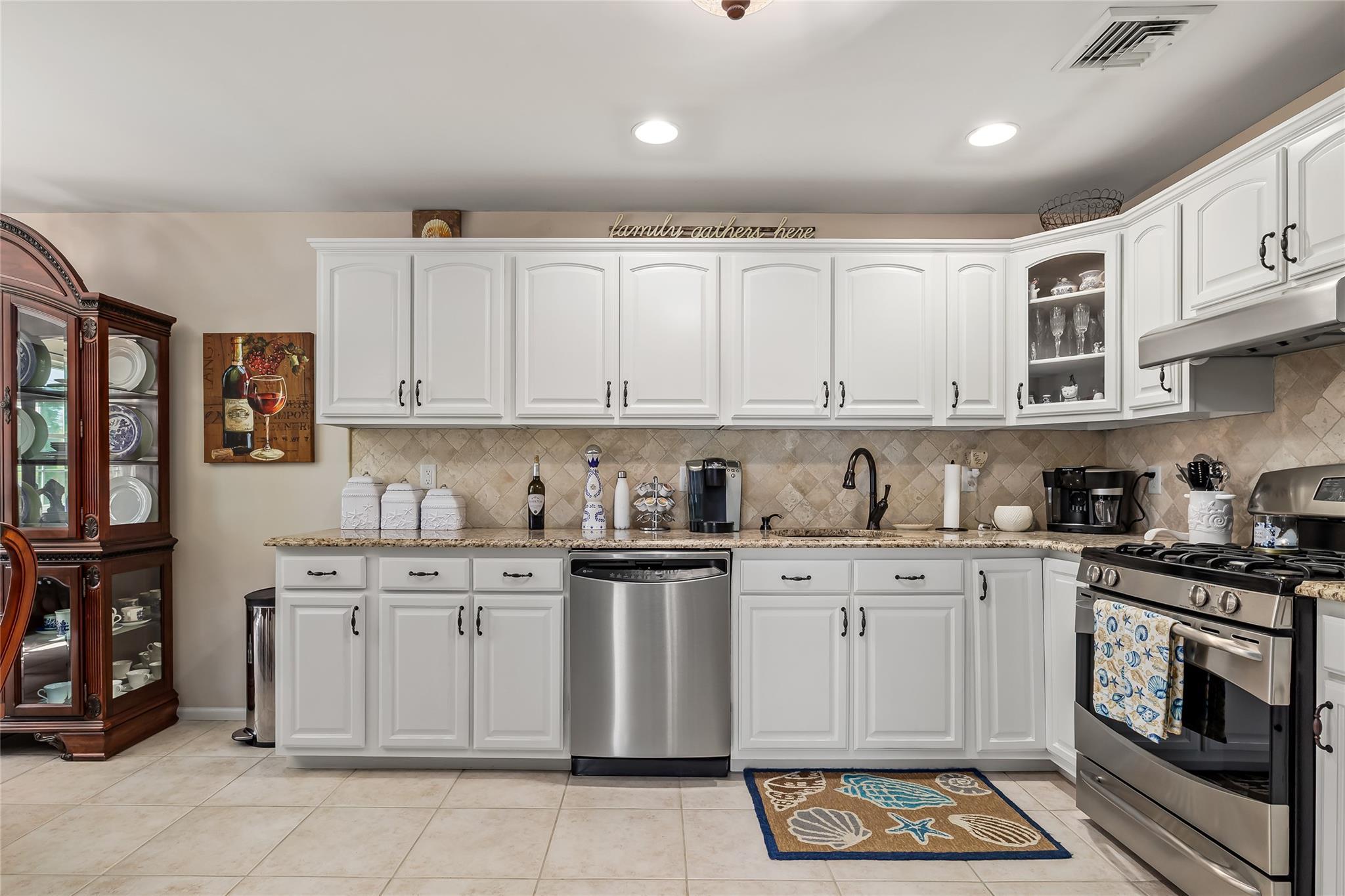 Single Family Macon  Suffolk County, NY 11782, MLS-858831-4