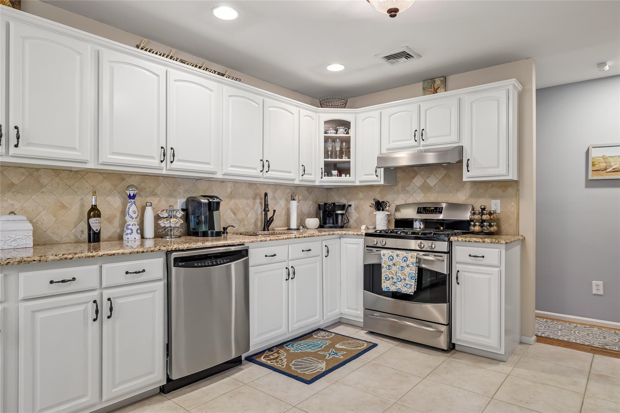 Single Family Macon  Suffolk County, NY 11782, MLS-858831-5