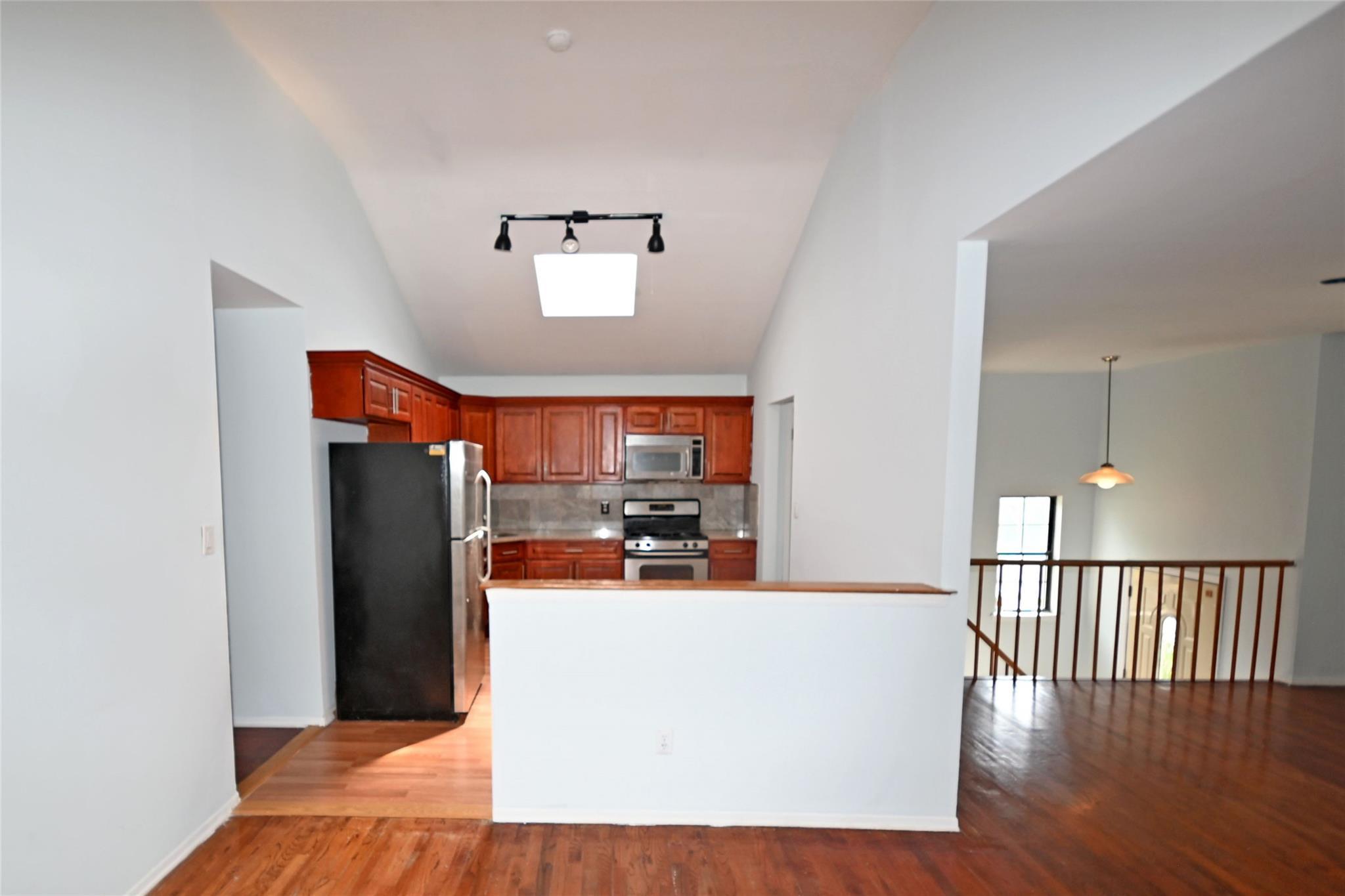 Single Family Manor  Nassau County, NY 11580, MLS-858841-13