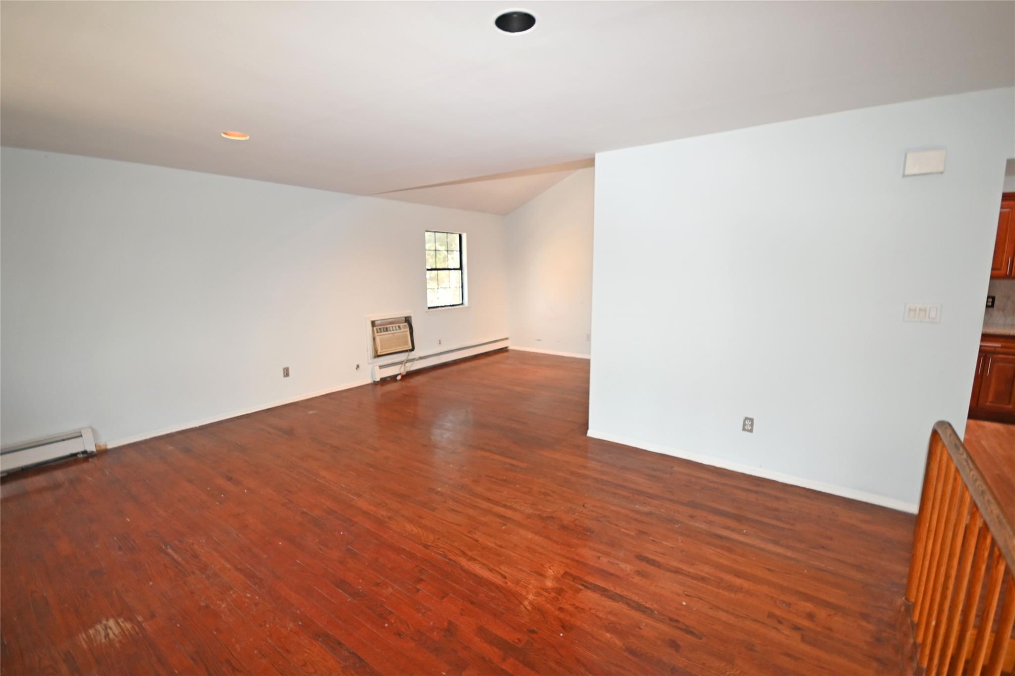 Single Family Manor  Nassau County, NY 11580, MLS-858841-16