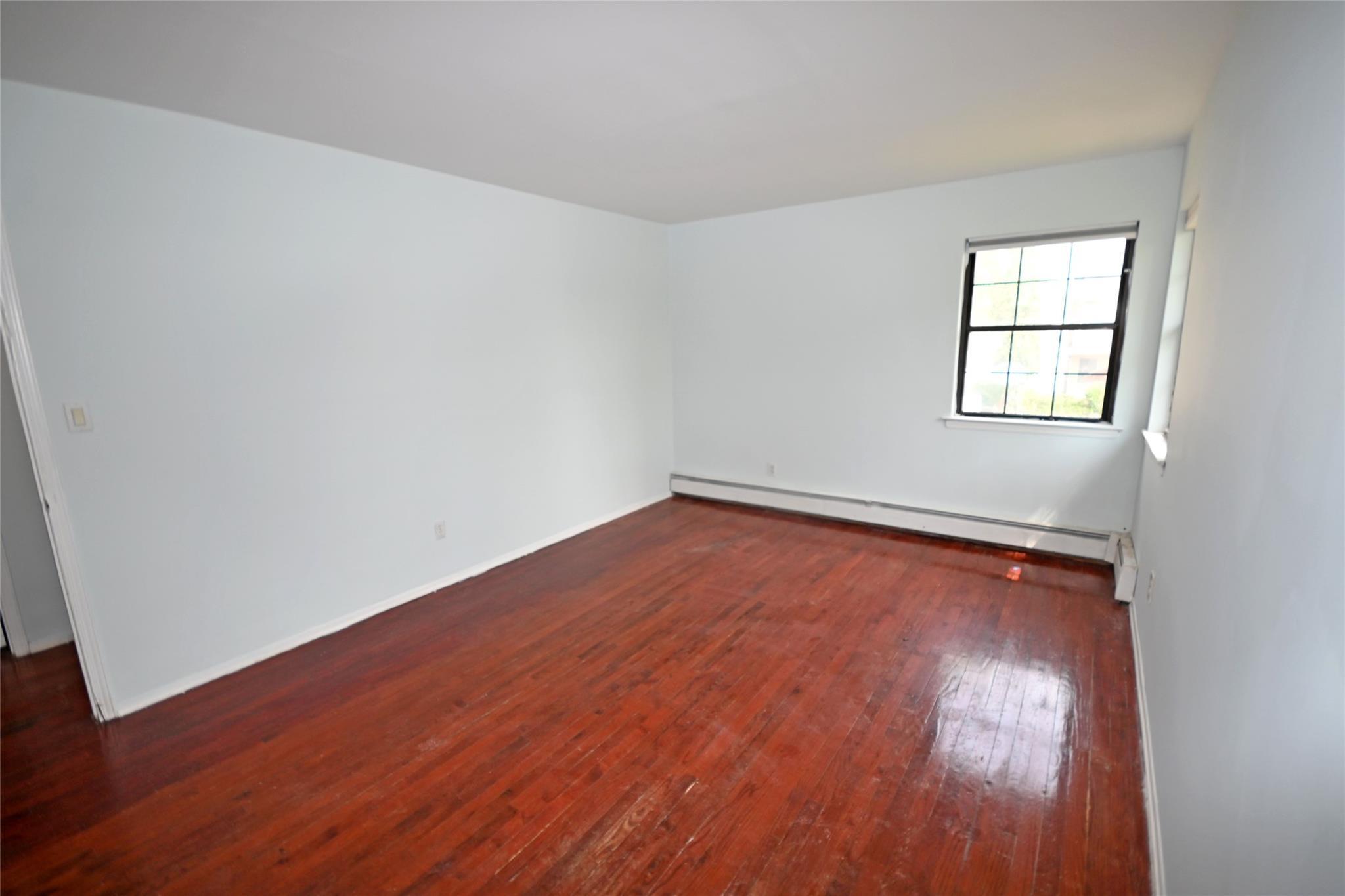 Single Family Manor  Nassau County, NY 11580, MLS-858841-17