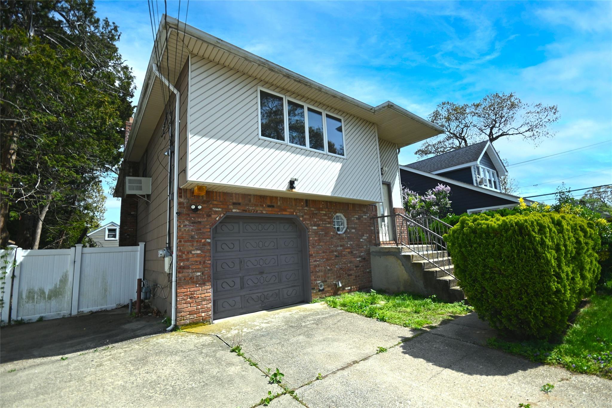 Single Family Manor  Nassau County, NY 11580, MLS-858841-2