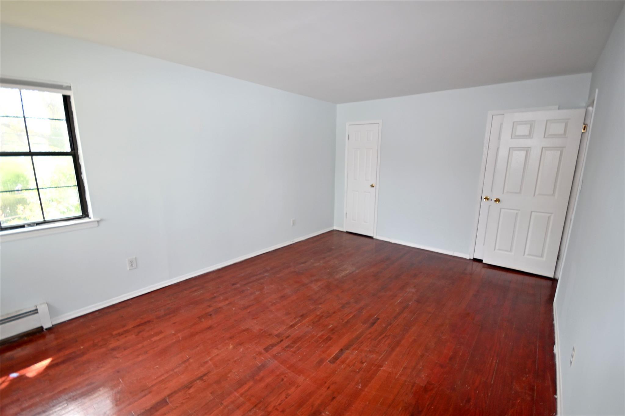 Single Family Manor  Nassau County, NY 11580, MLS-858841-20