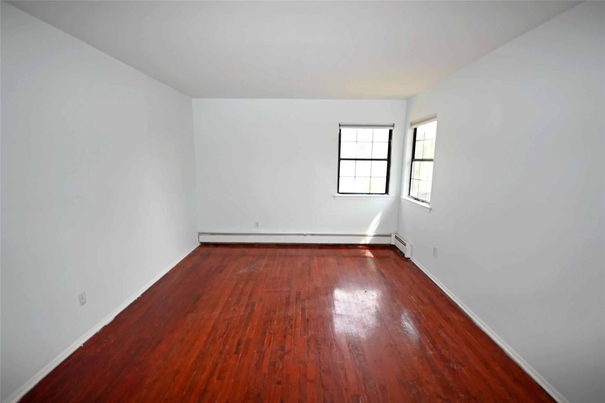 Single Family Manor  Nassau County, NY 11580, MLS-858841-21